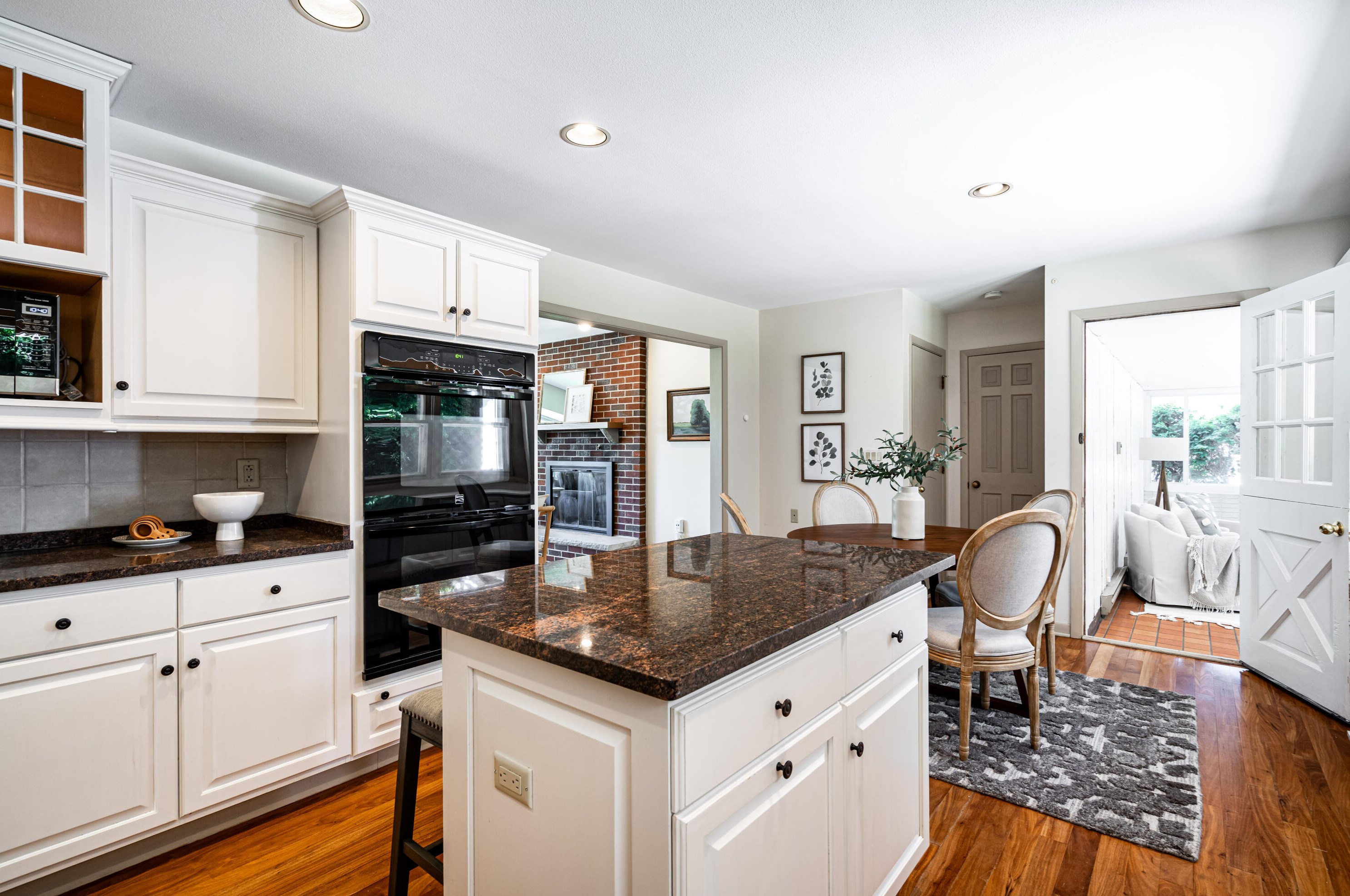 530 Fairfield Ct, Milwaukee WI 53217-4129 exterior