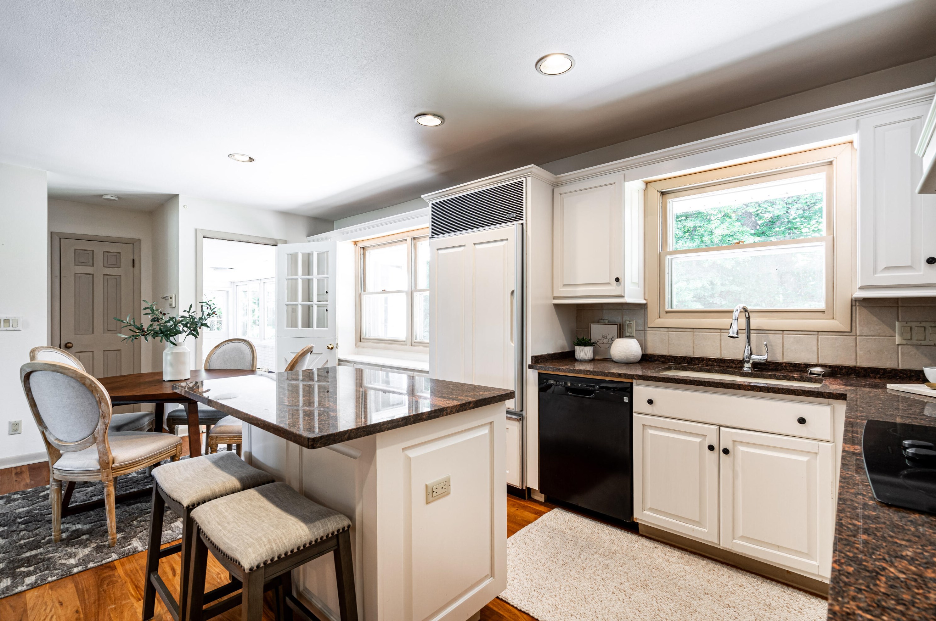 530 Fairfield Ct, Milwaukee WI 53217-4129 exterior