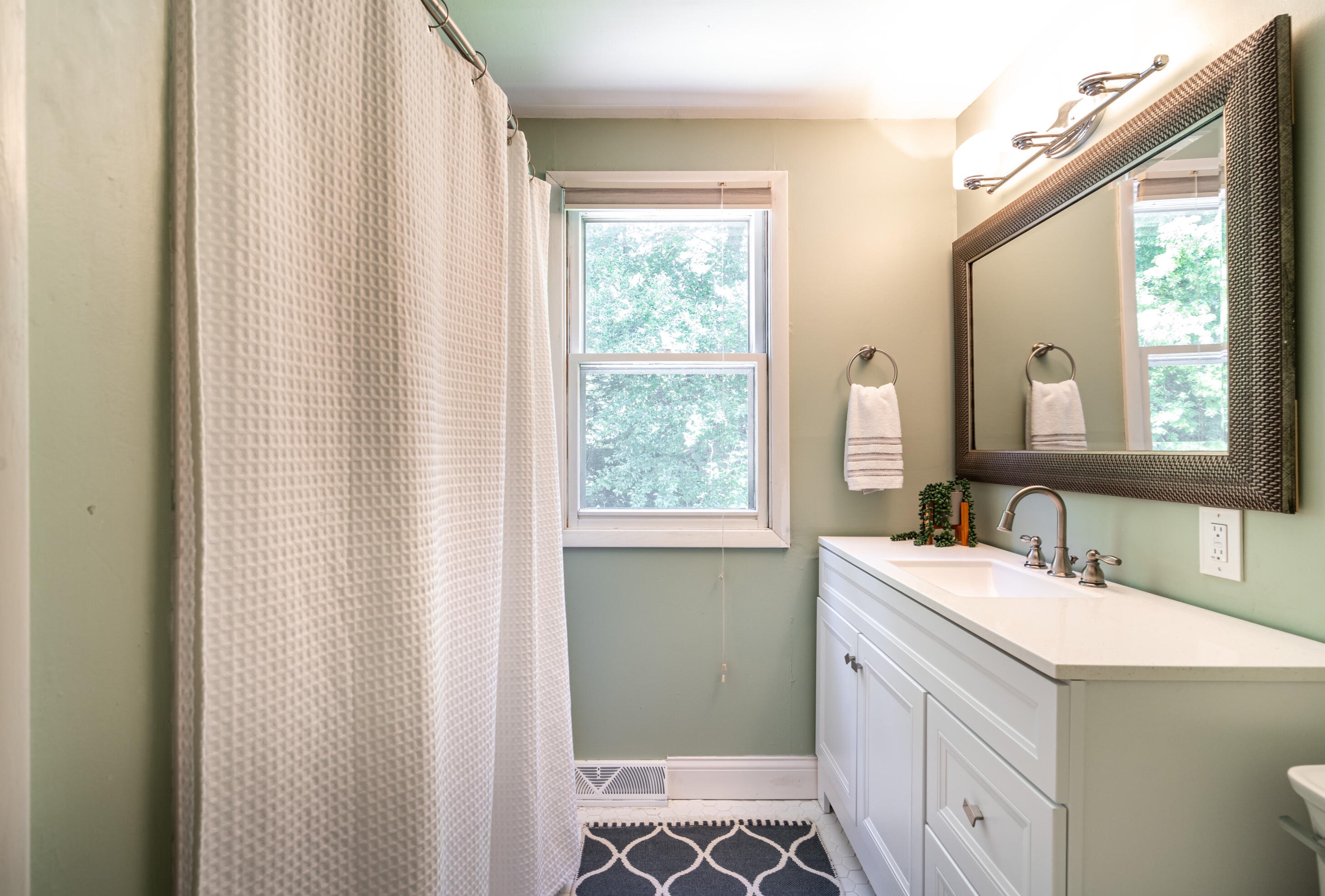 530 Fairfield Ct, Milwaukee WI 53217-4129 exterior