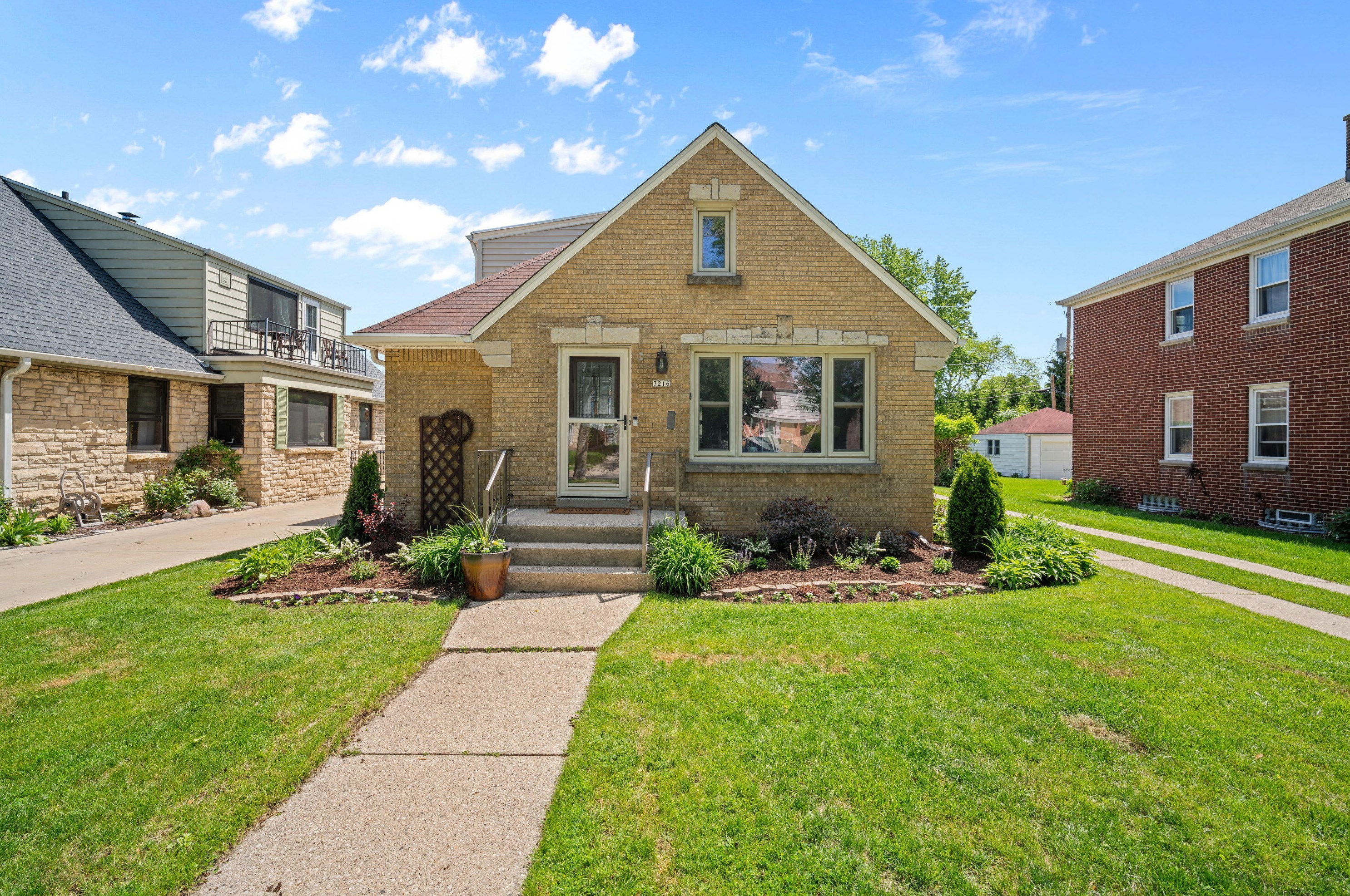 3216 38, Milwaukee WI 53215-4011 exterior