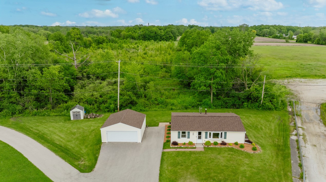 10012 Duane Ct, Caledonia, WI 53108-9627