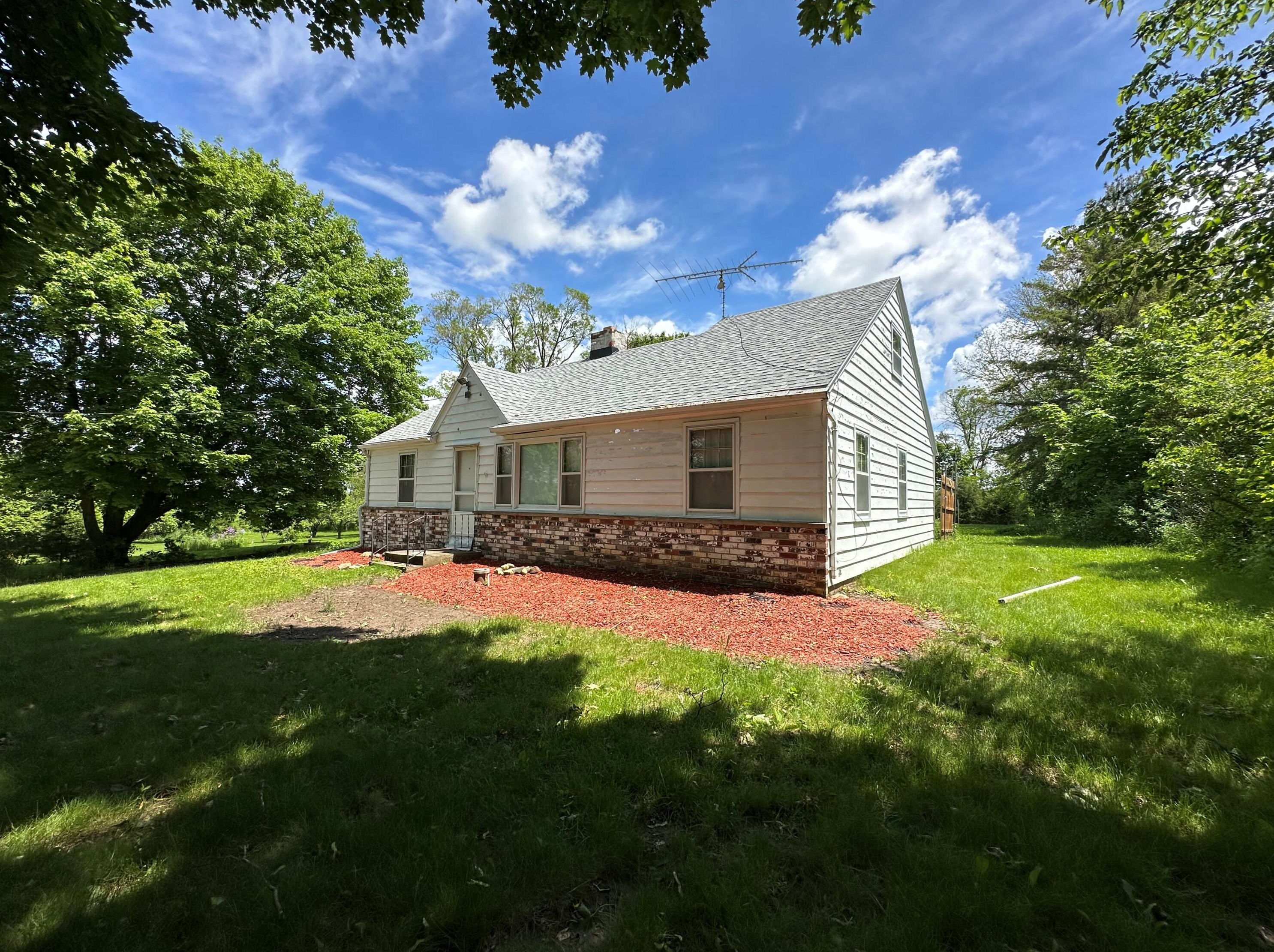 3721 Maple Rd, Lyons, WI 53105-7978