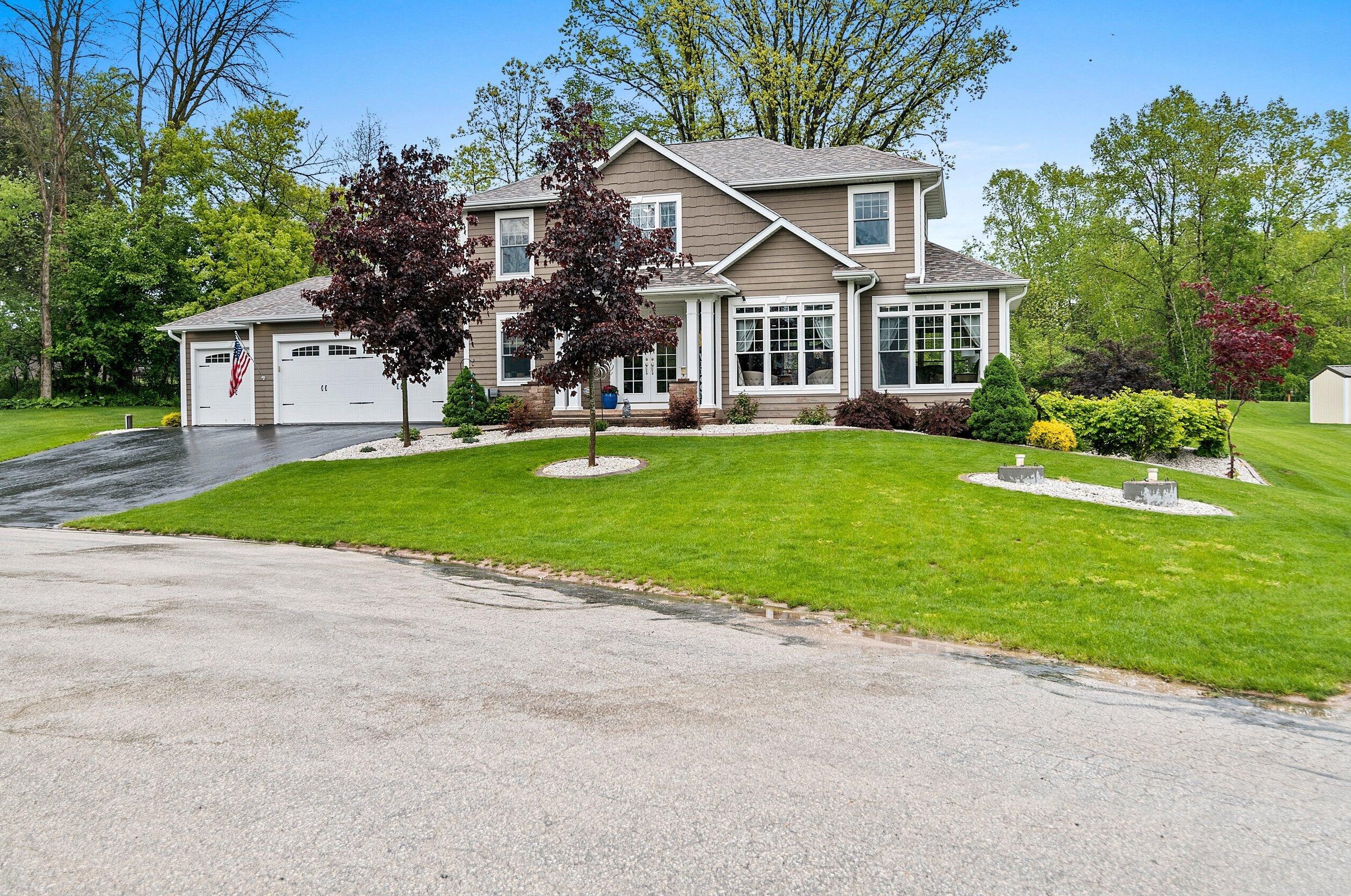 315 Micarl Ct, Manitowoc, WI 54220-8328