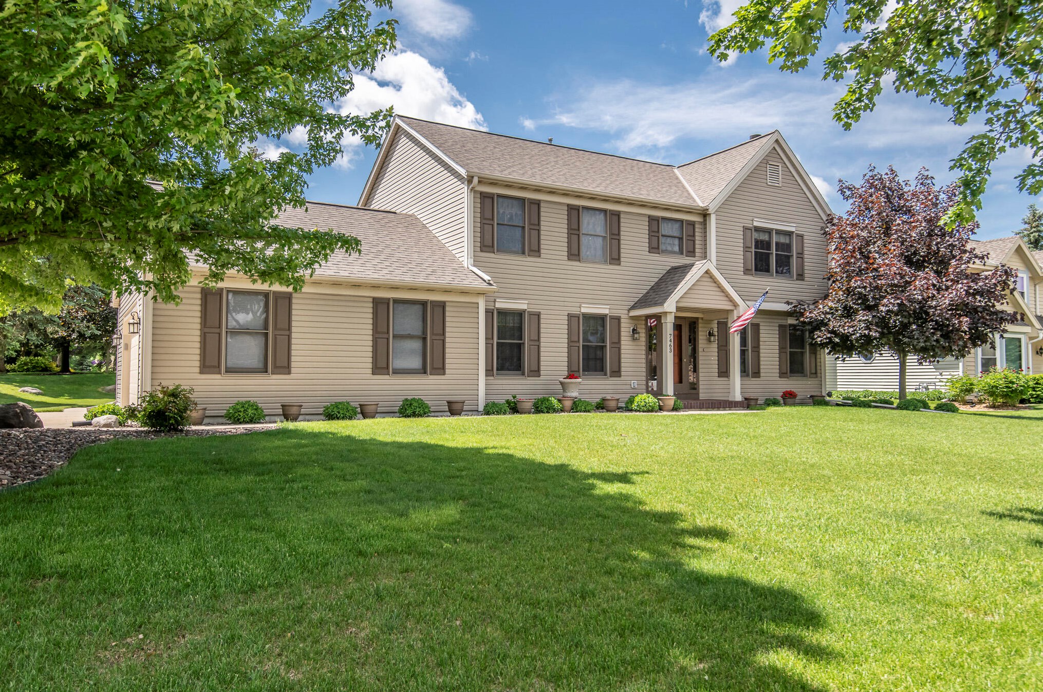 7463 Brunn Dr, Hales Corners, WI 53132-8506
