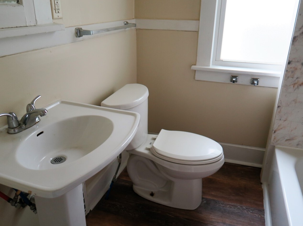 6437 22nd Ave, Kenosha WI 53143-1218 exterior