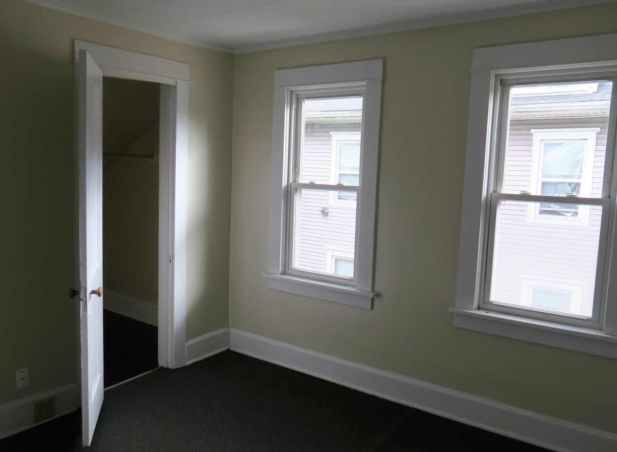 6437 22nd Ave, Kenosha WI 53143-1218 exterior