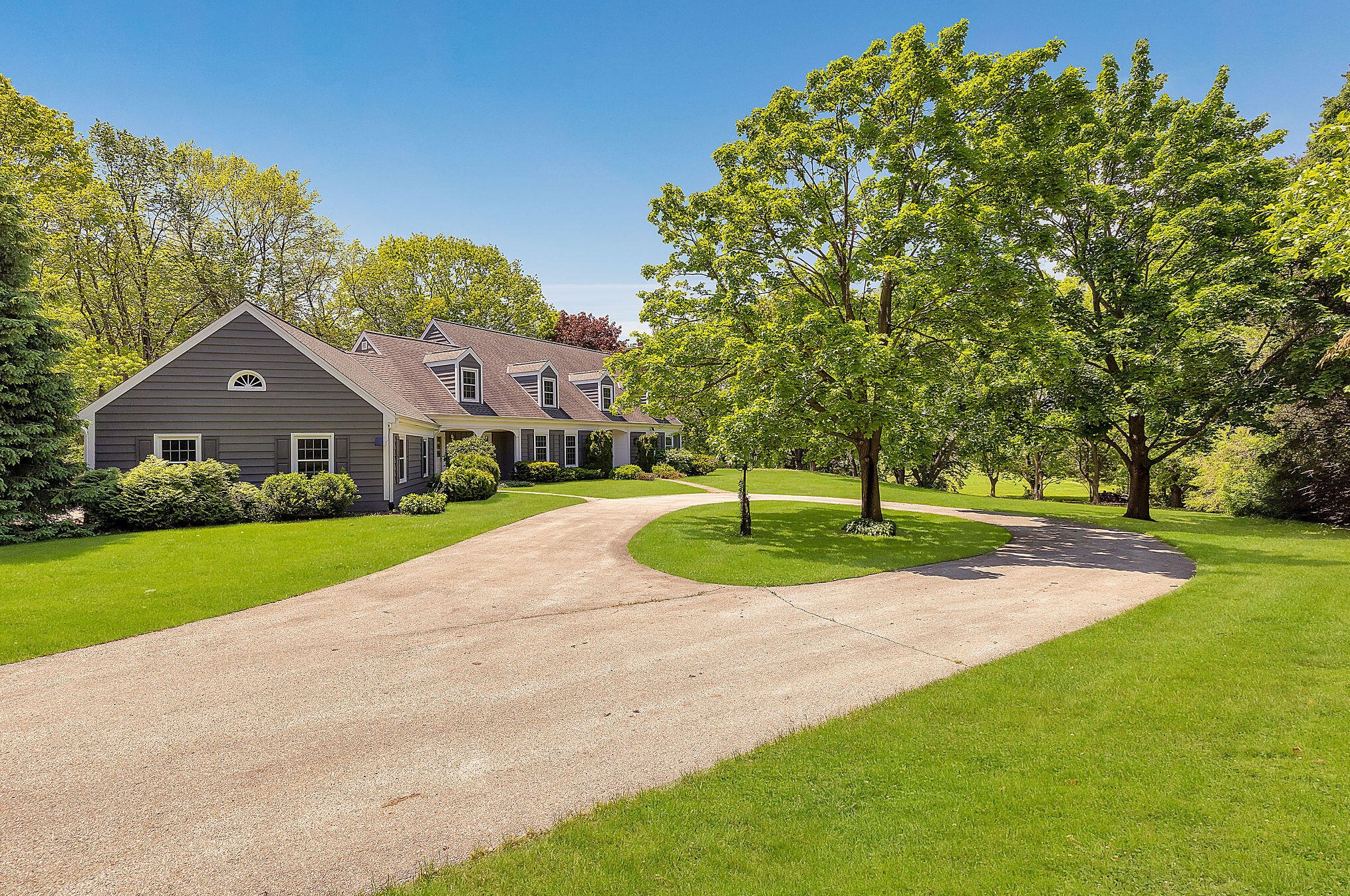 14015 N Thorngate Rd, Thiensville, WI 53097
