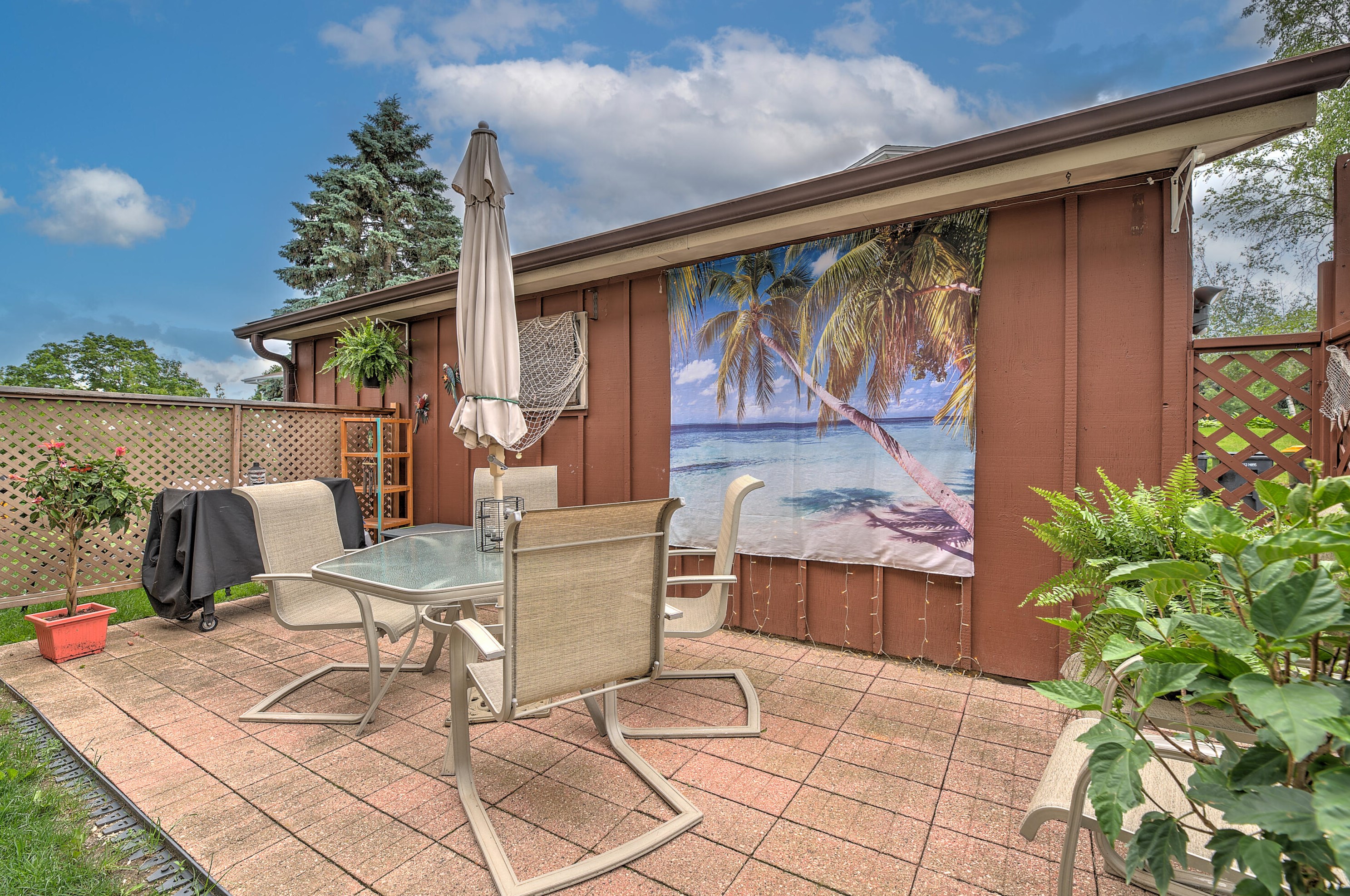 395 Park Hill Dr, Pewaukee WI 53072-2452 exterior