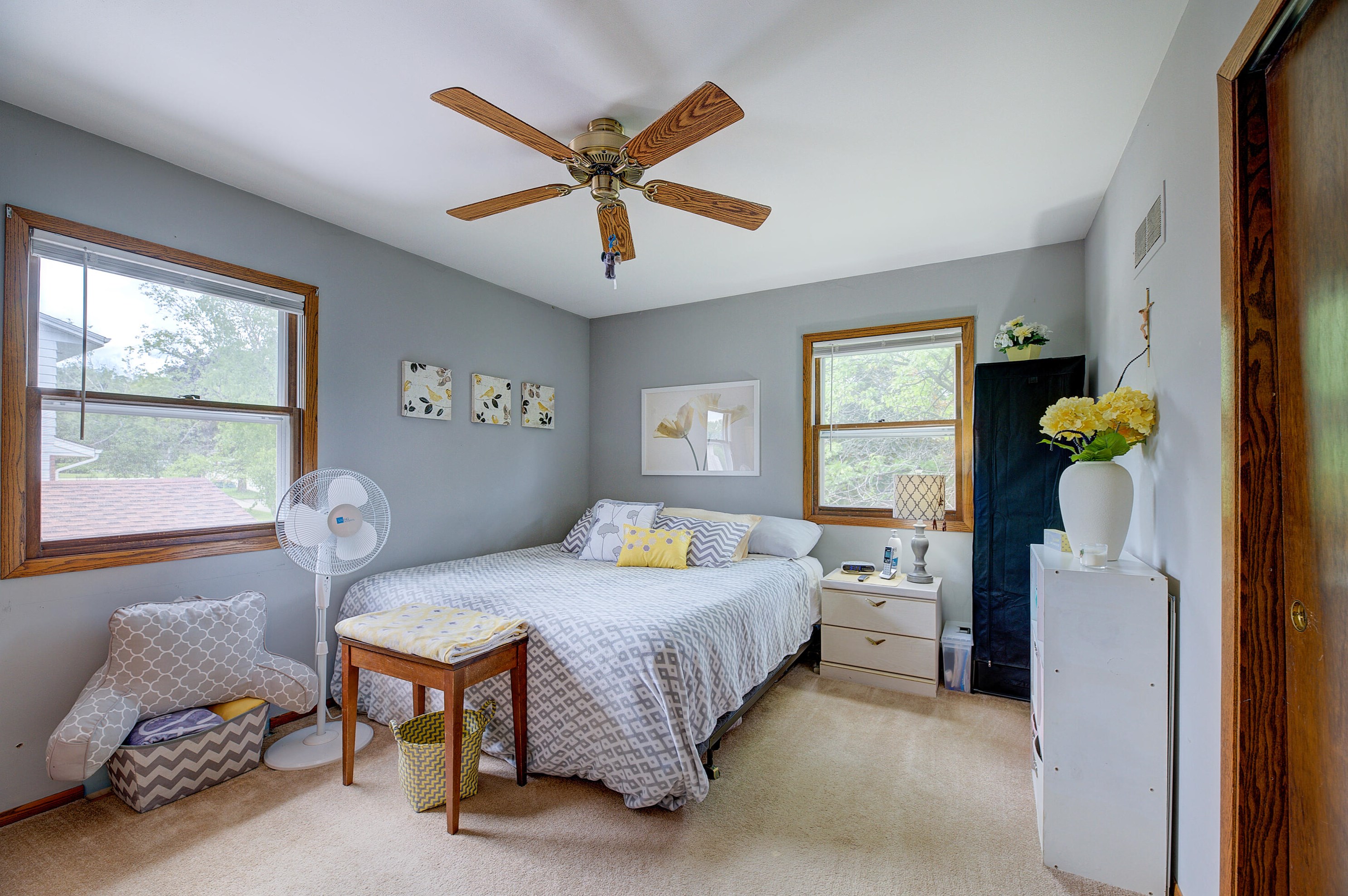 395 Park Hill Dr, Pewaukee WI 53072-2452 exterior