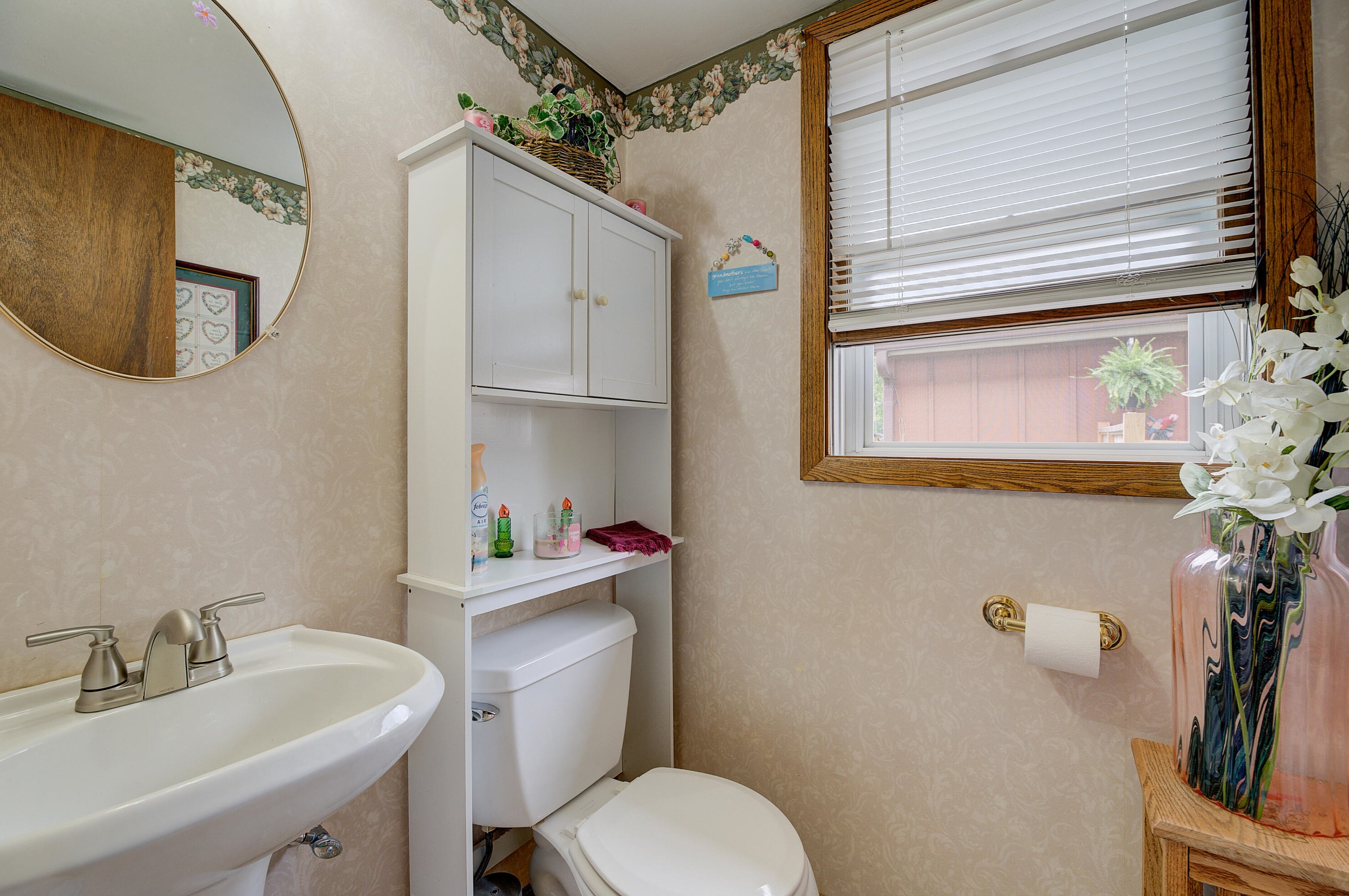 395 Park Hill Dr, Pewaukee WI 53072-2452 exterior