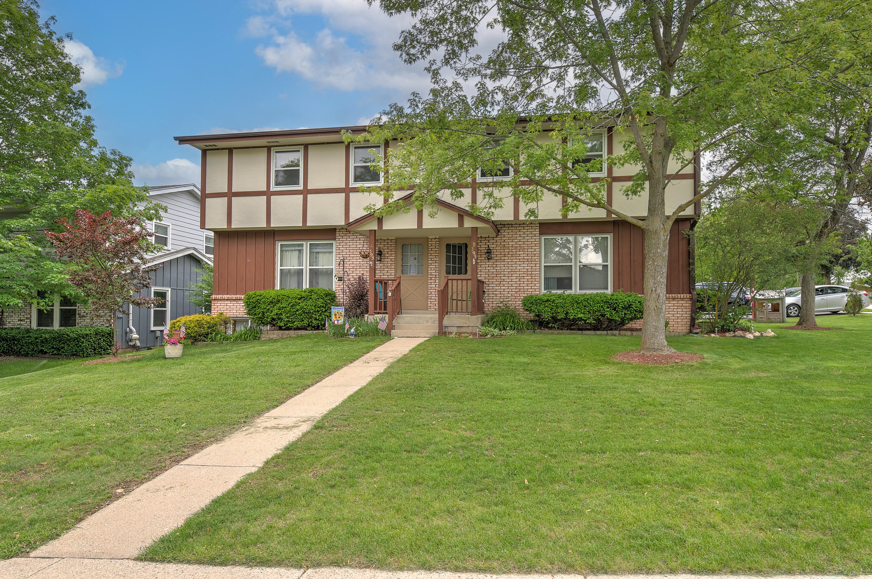 395 Park Hill Dr, Pewaukee, WI 53072-2452
