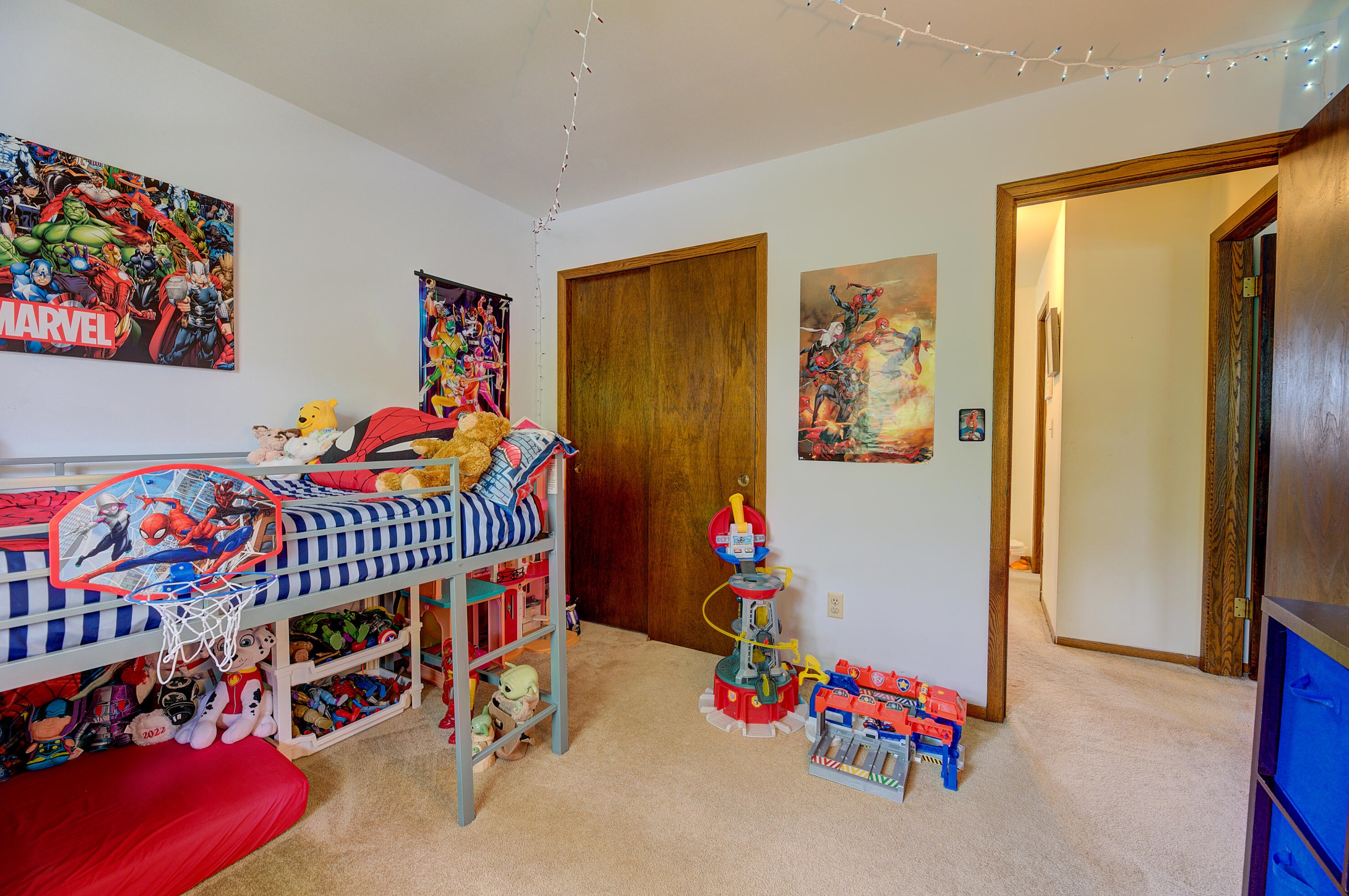 395 Park Hill Dr, Pewaukee WI 53072-2452 exterior