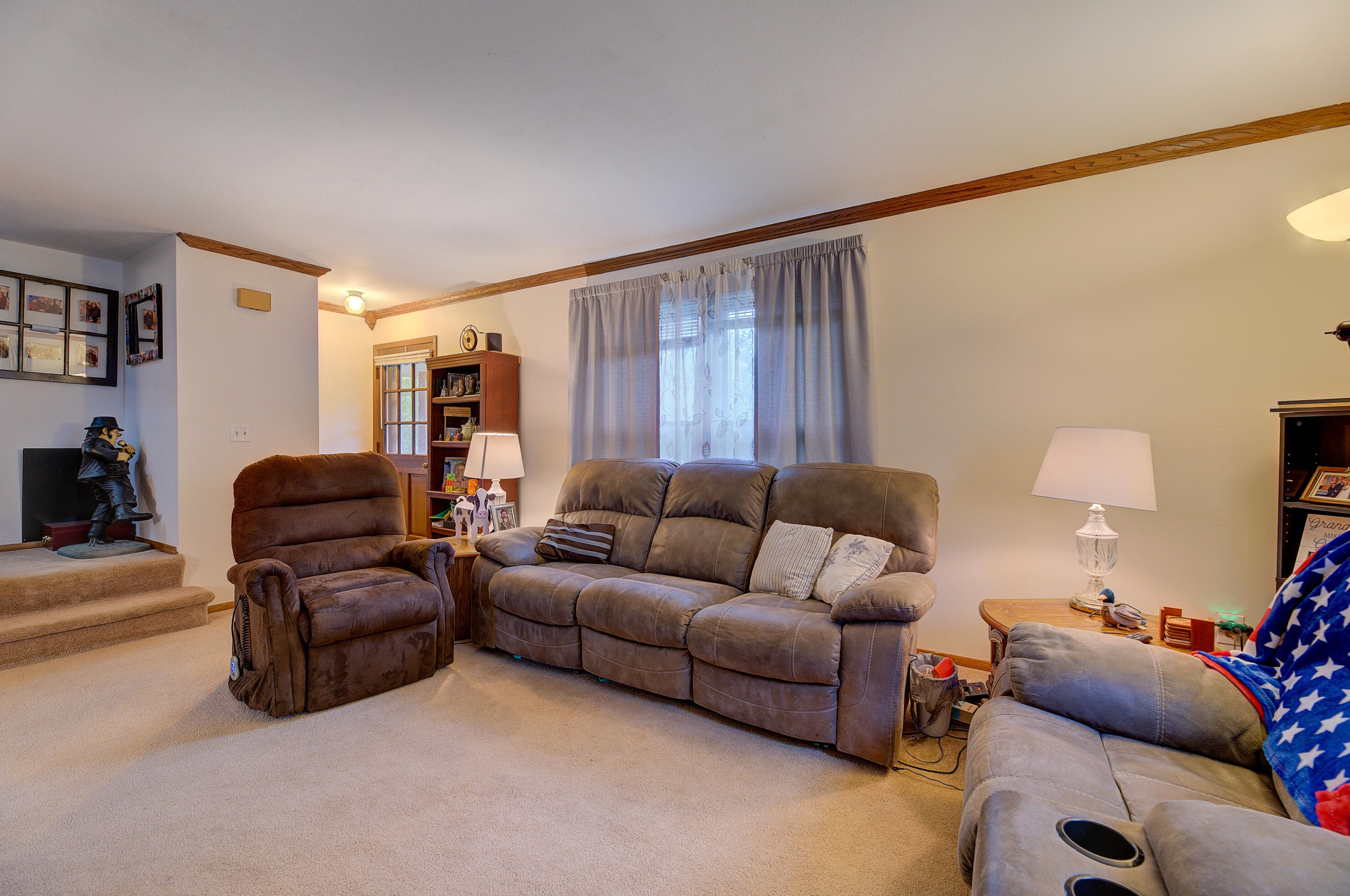 395 Park Hill Dr, Pewaukee WI 53072-2452 exterior