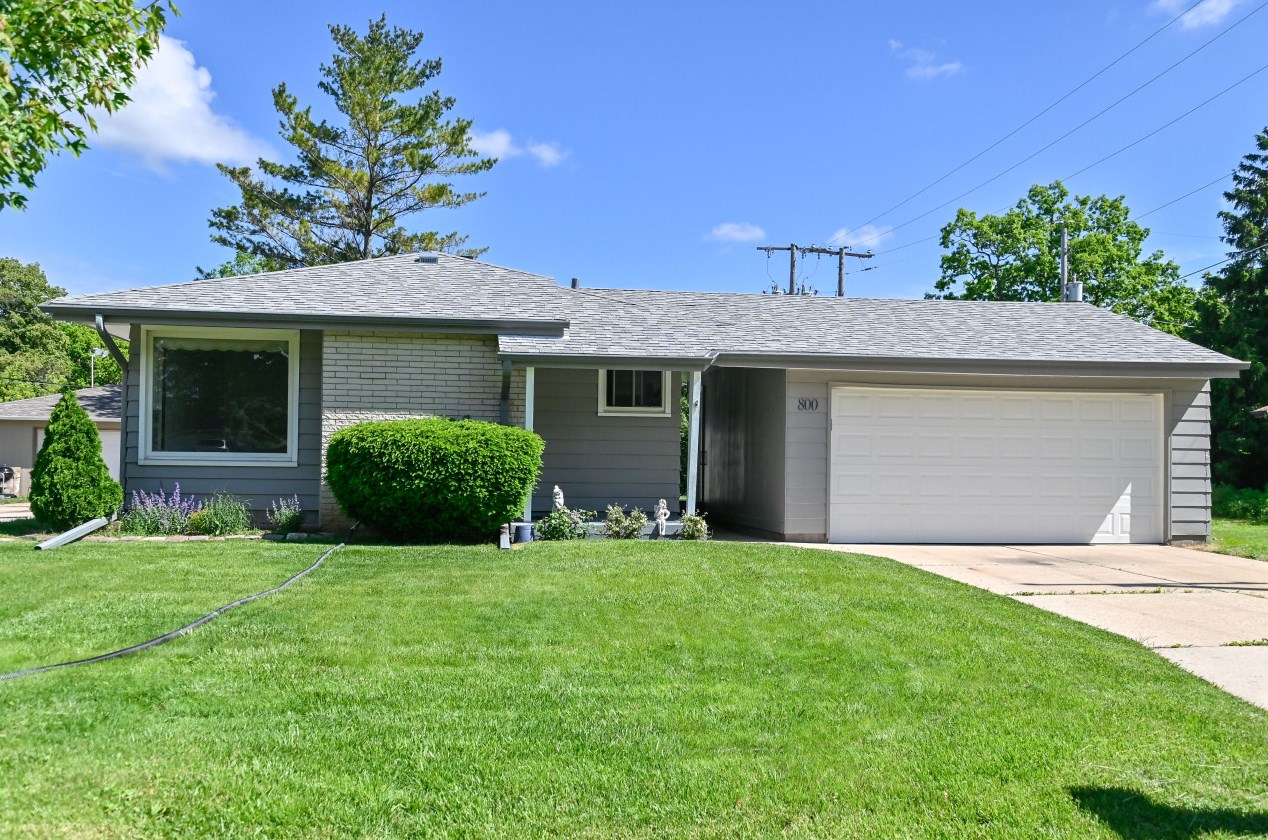 800 Abbott Ave, Milwaukee WI 53221-3433 exterior