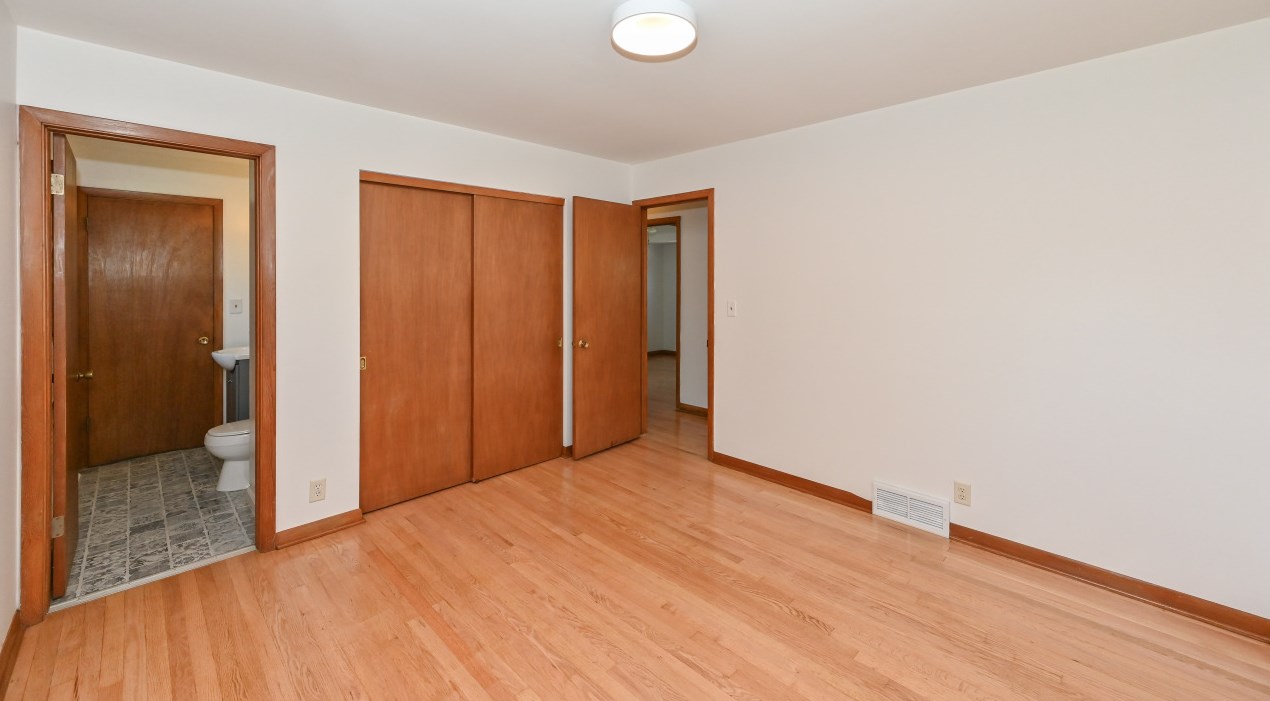 800 Abbott Ave, Milwaukee WI 53221-3433 exterior