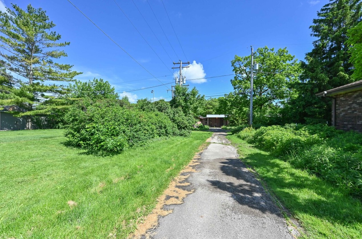 800 Abbott Ave, Milwaukee WI 53221-3433 exterior