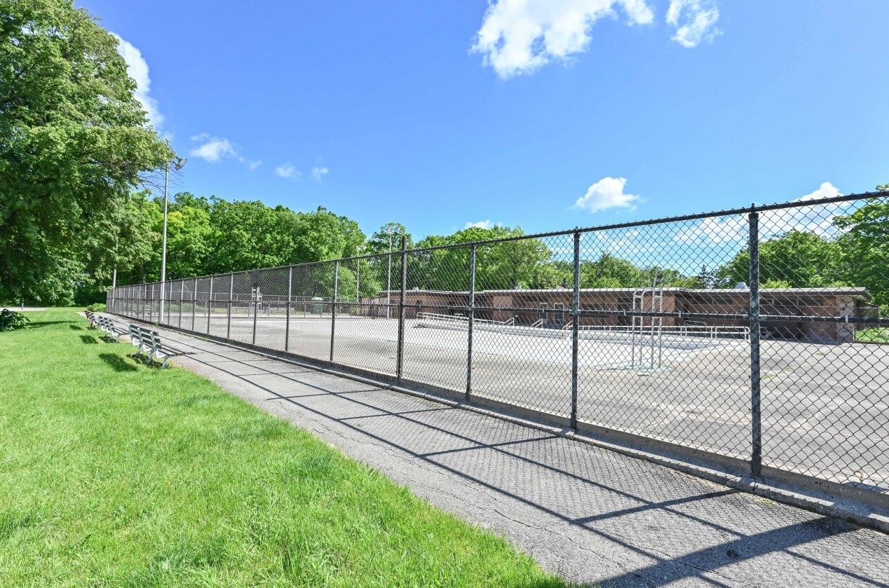 800 Abbott Ave, Milwaukee WI 53221-3433 exterior