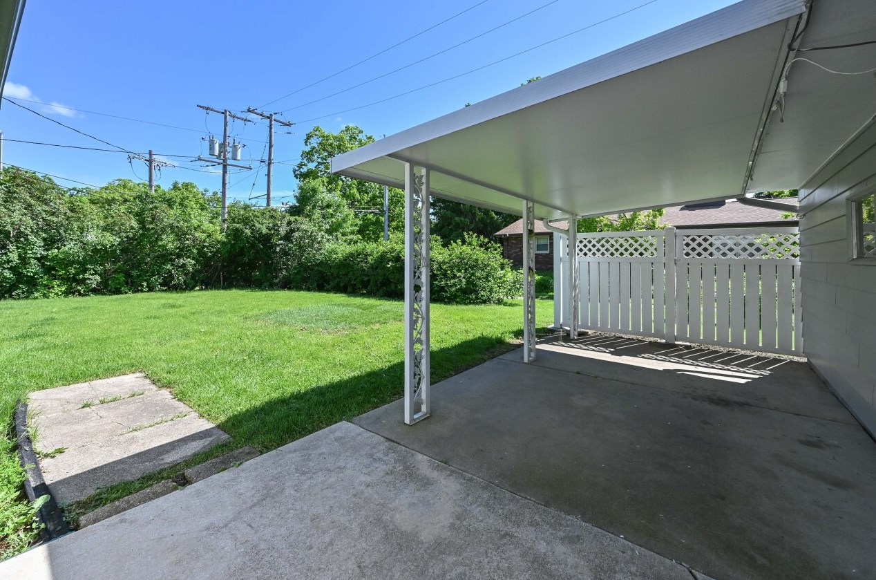 800 Abbott Ave, Milwaukee WI 53221-3433 exterior