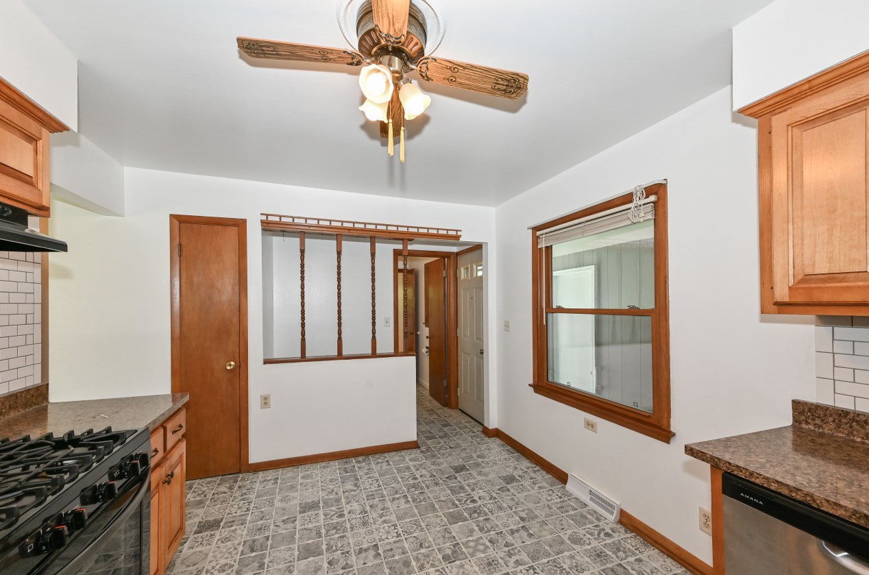 800 Abbott Ave, Milwaukee WI 53221-3433 exterior