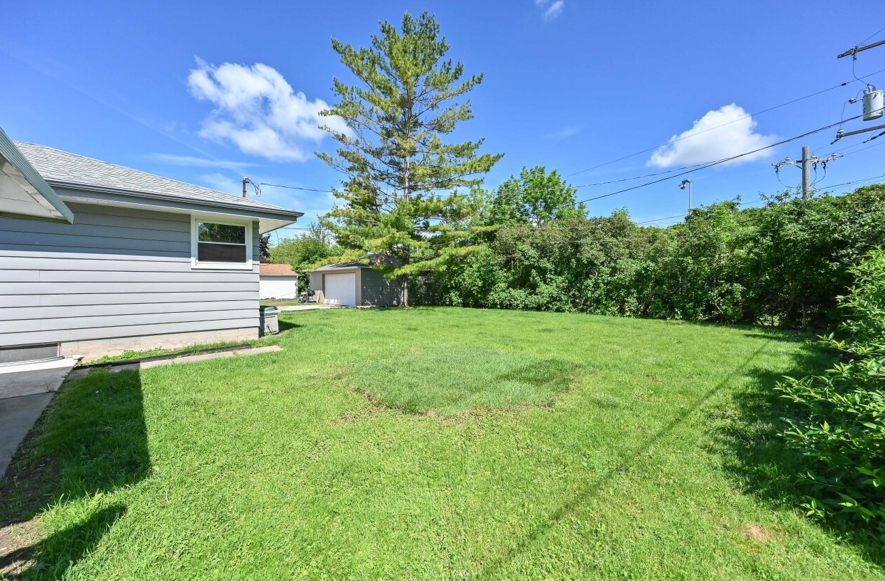 800 Abbott Ave, Milwaukee WI 53221-3433 exterior