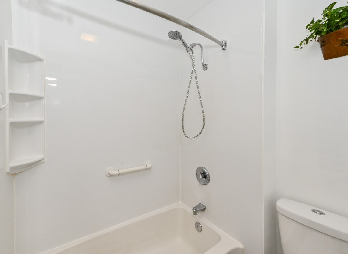 800 Abbott Ave, Milwaukee WI 53221-3433 exterior