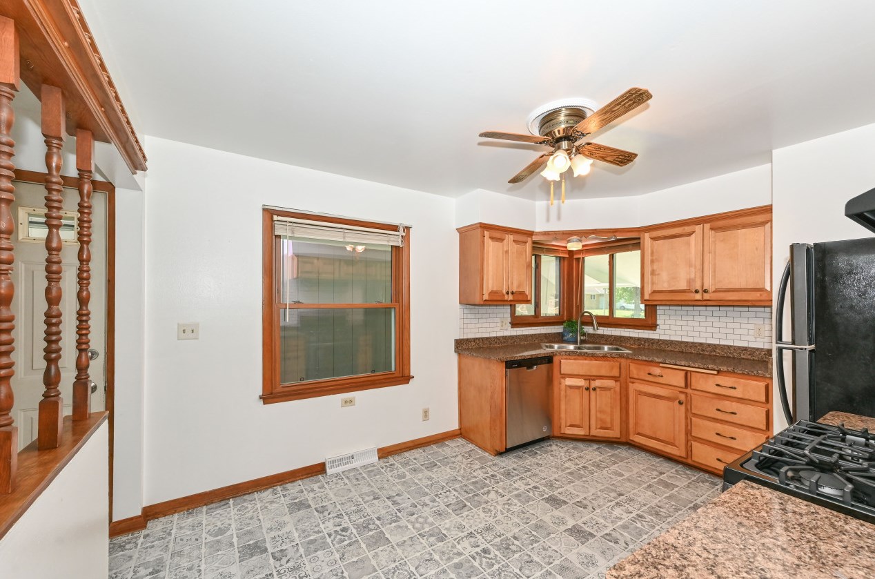 800 Abbott Ave, Milwaukee WI 53221-3433 exterior