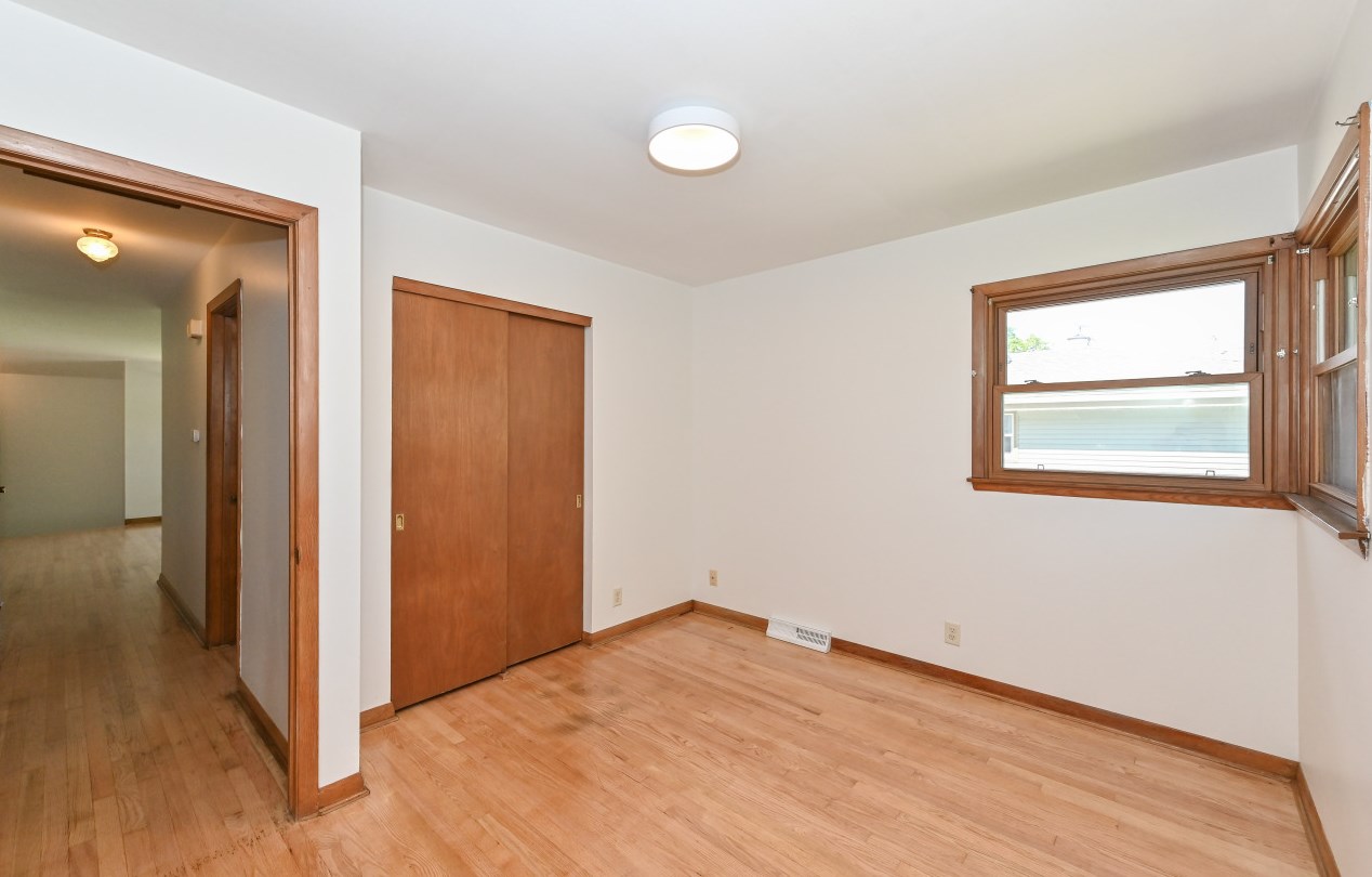 800 Abbott Ave, Milwaukee WI 53221-3433 exterior