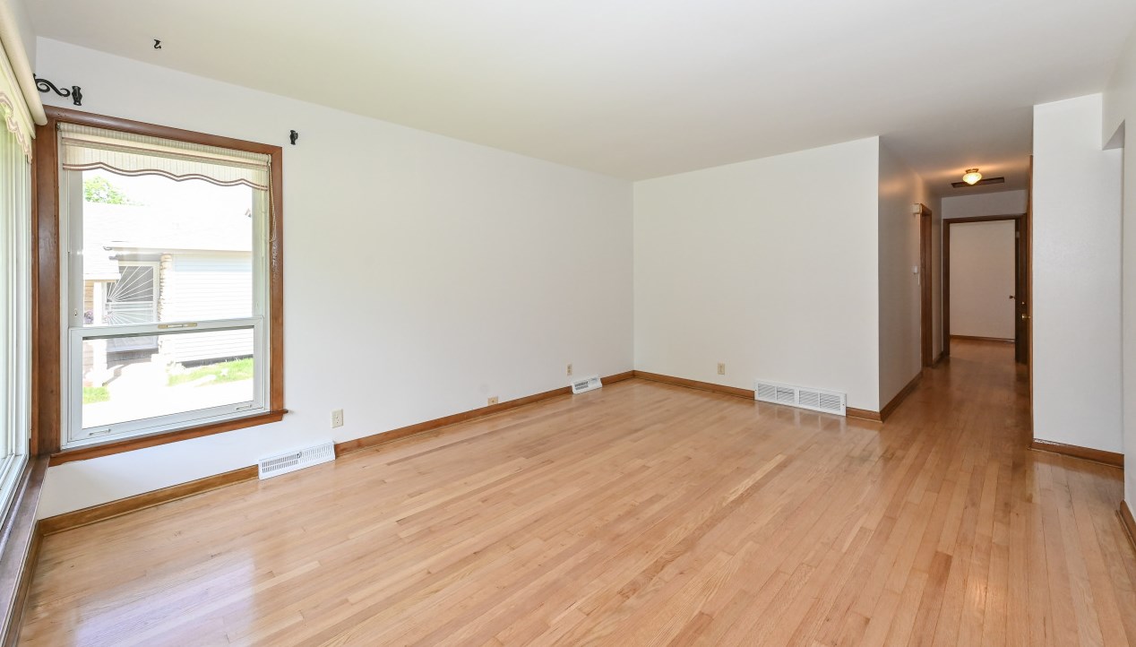 800 Abbott Ave, Milwaukee WI 53221-3433 exterior