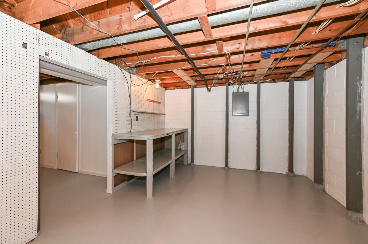 800 Abbott Ave, Milwaukee WI 53221-3433 exterior