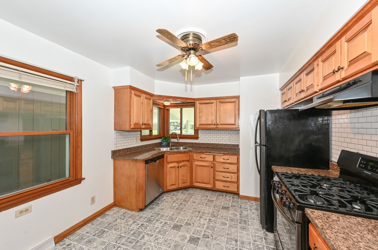 800 Abbott Ave, Milwaukee WI 53221-3433 exterior