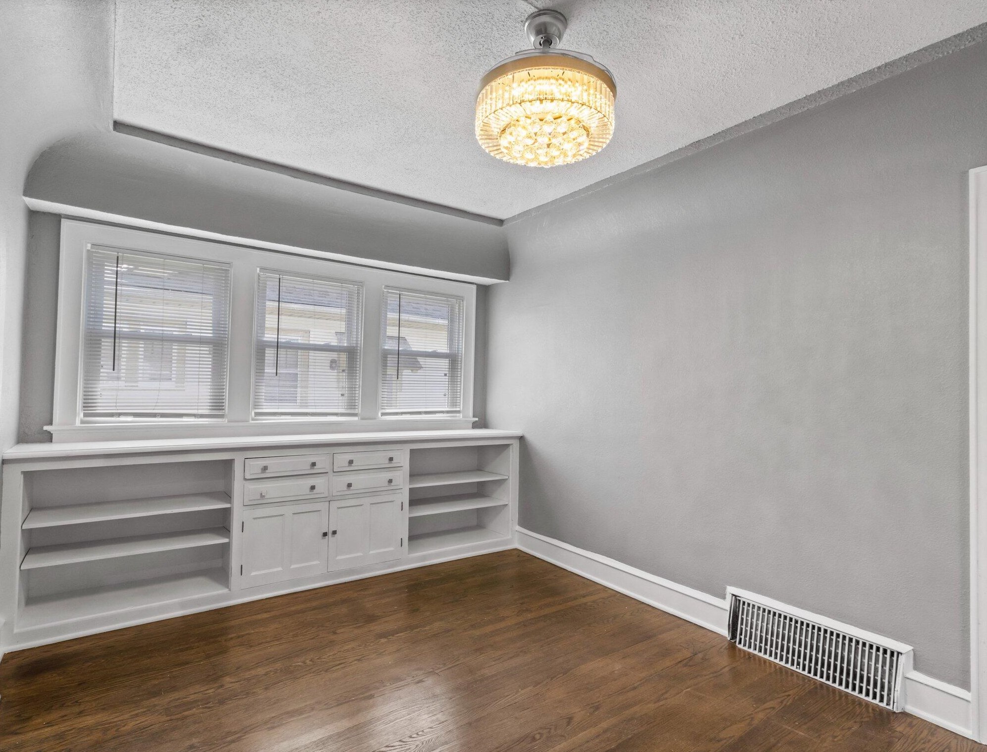 4679 N 39th St, Milwaukee, WI 53209