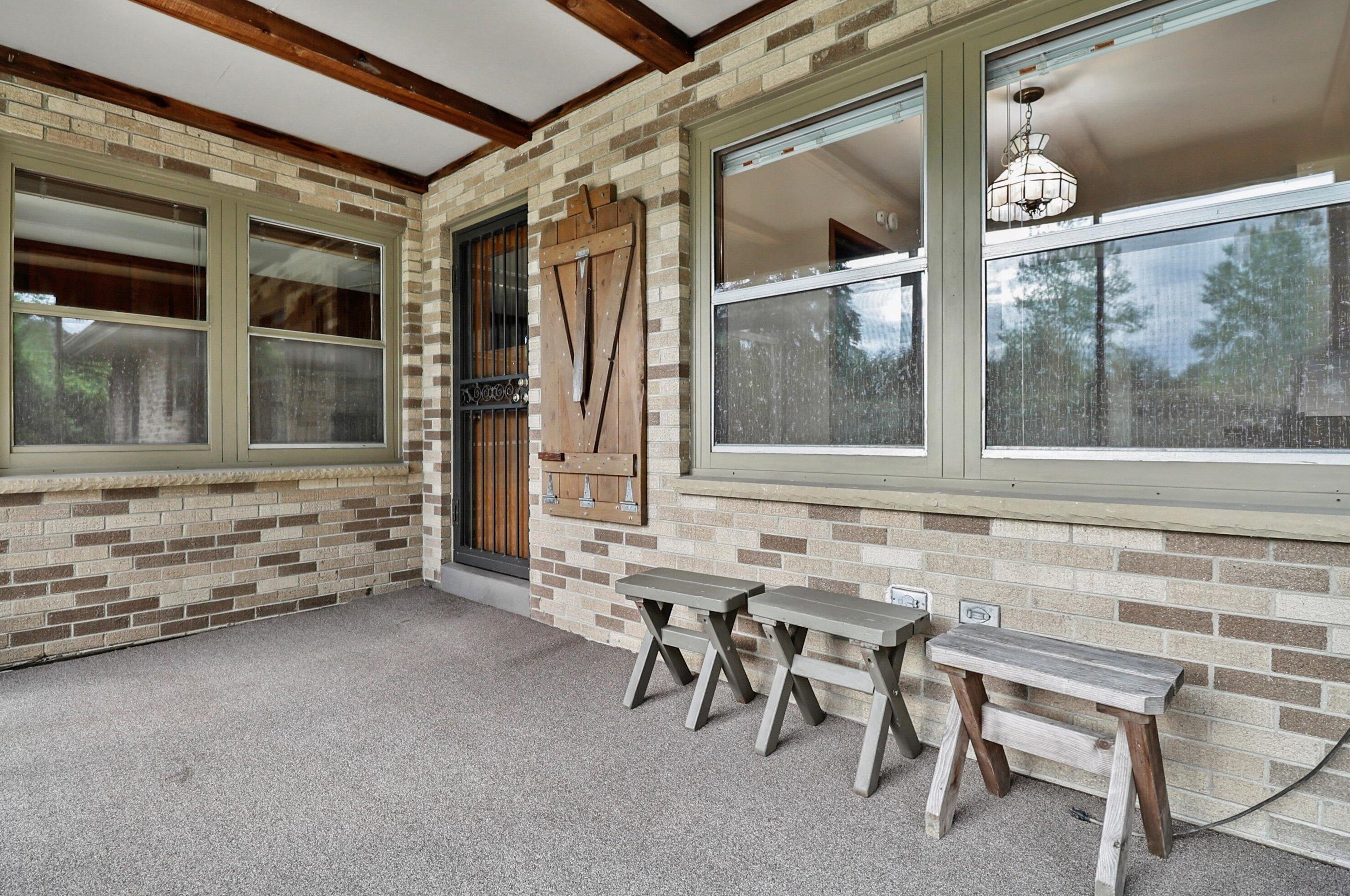 5044 Hearthside Ln, Racine WI 53402-2154 exterior