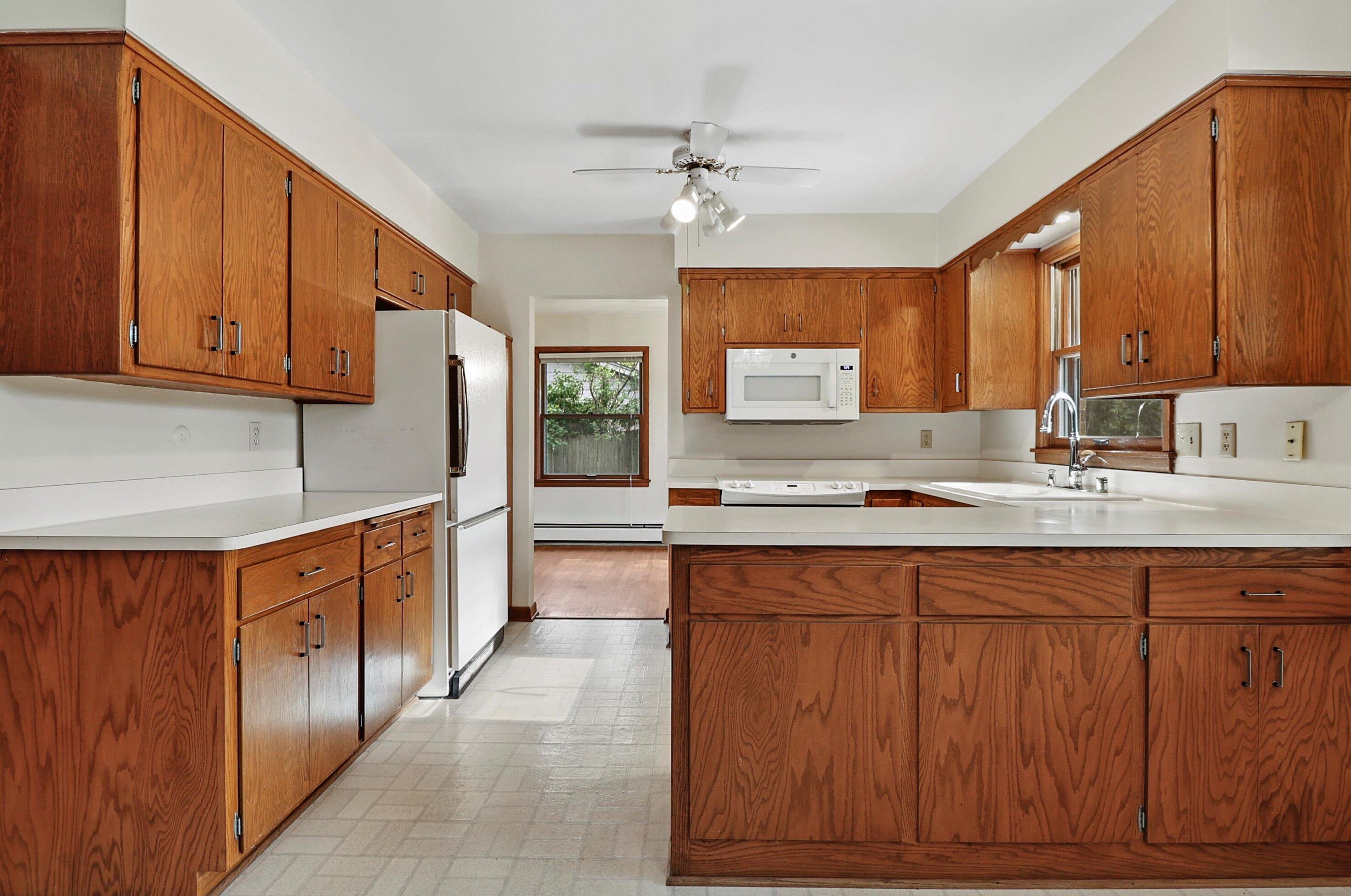 5044 Hearthside Ln, Racine WI 53402-2154 exterior