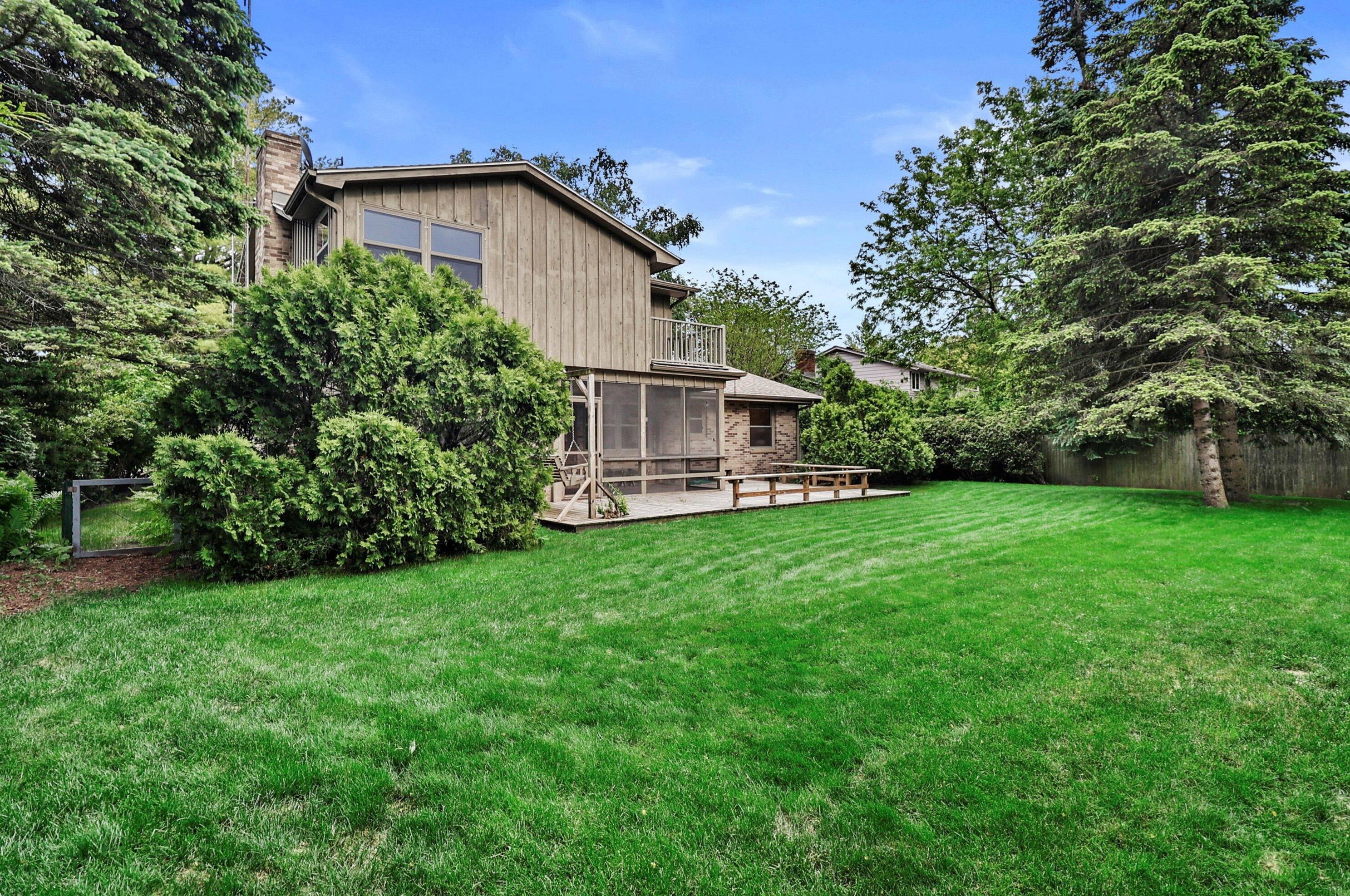 5044 Hearthside Ln, Racine WI 53402-2154 exterior