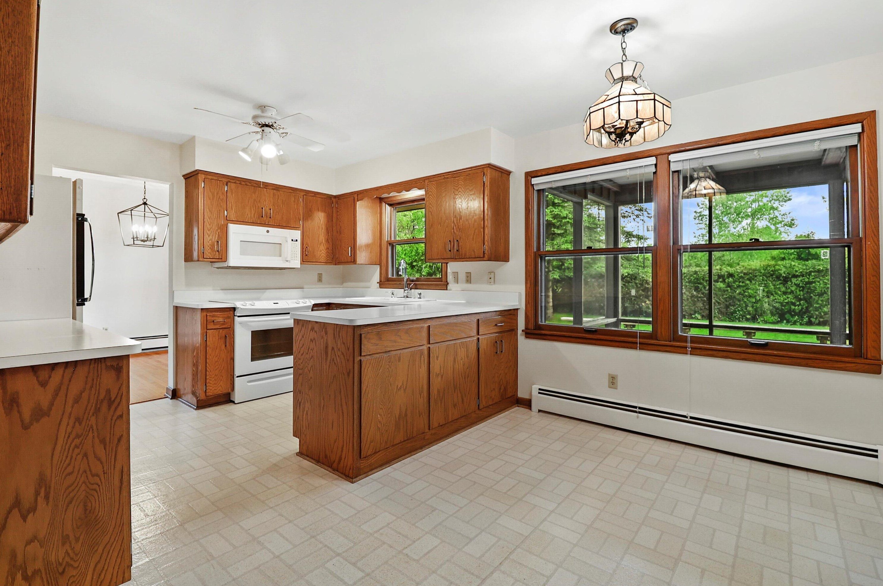 5044 Hearthside Ln, Racine WI 53402-2154 exterior