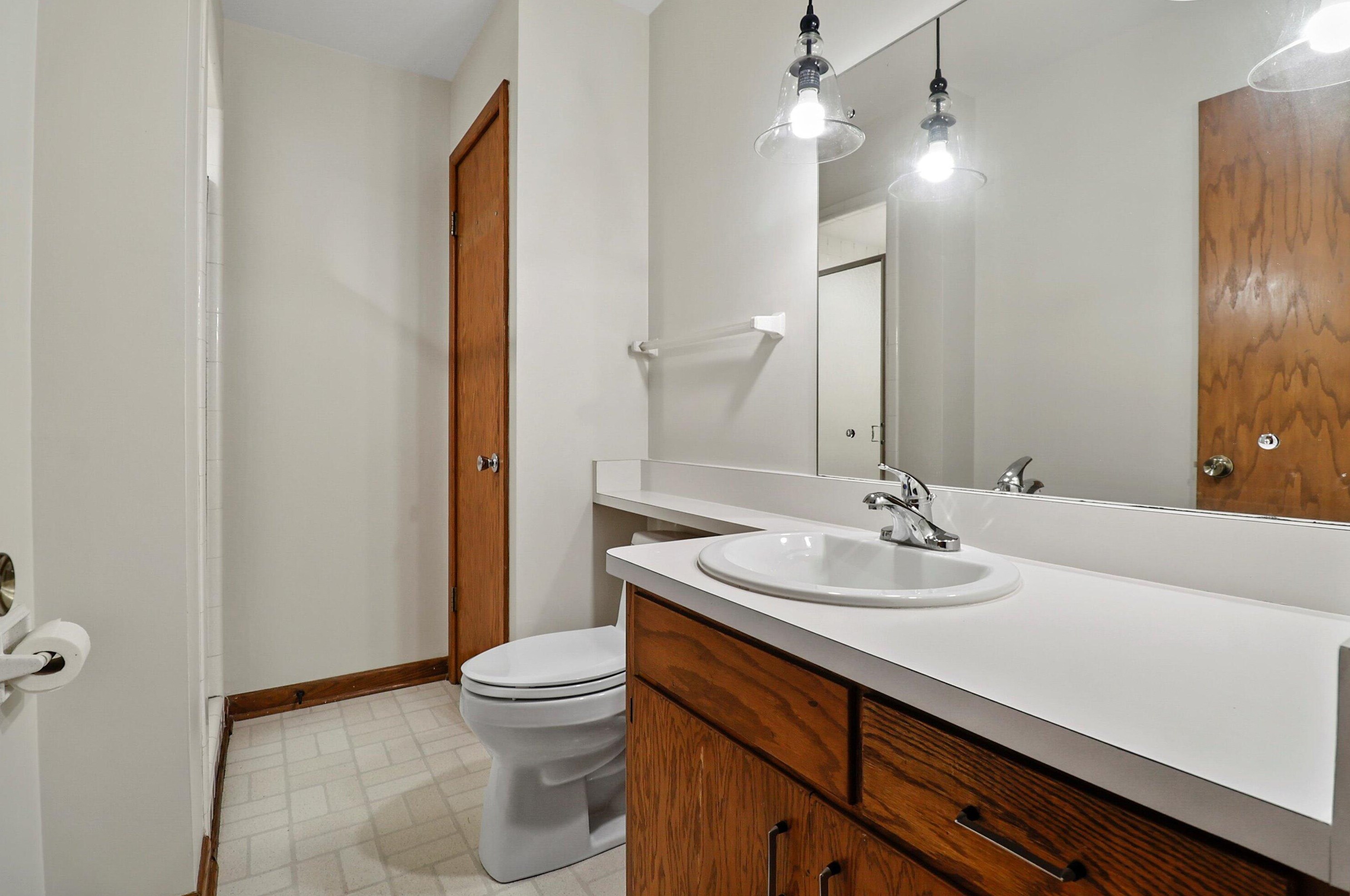 5044 Hearthside Ln, Racine WI 53402-2154 exterior