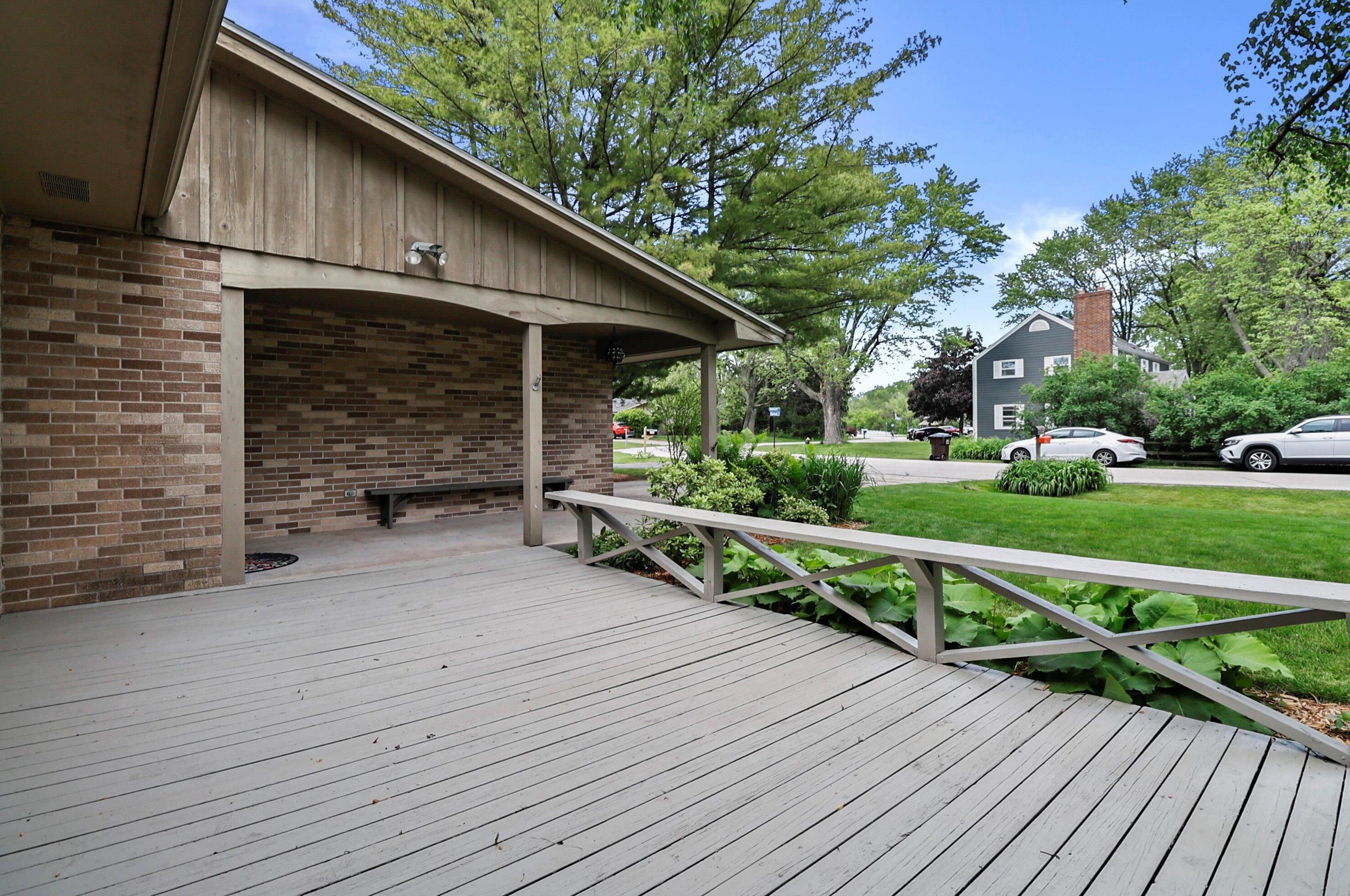 5044 Hearthside Ln, Racine WI 53402-2154 exterior