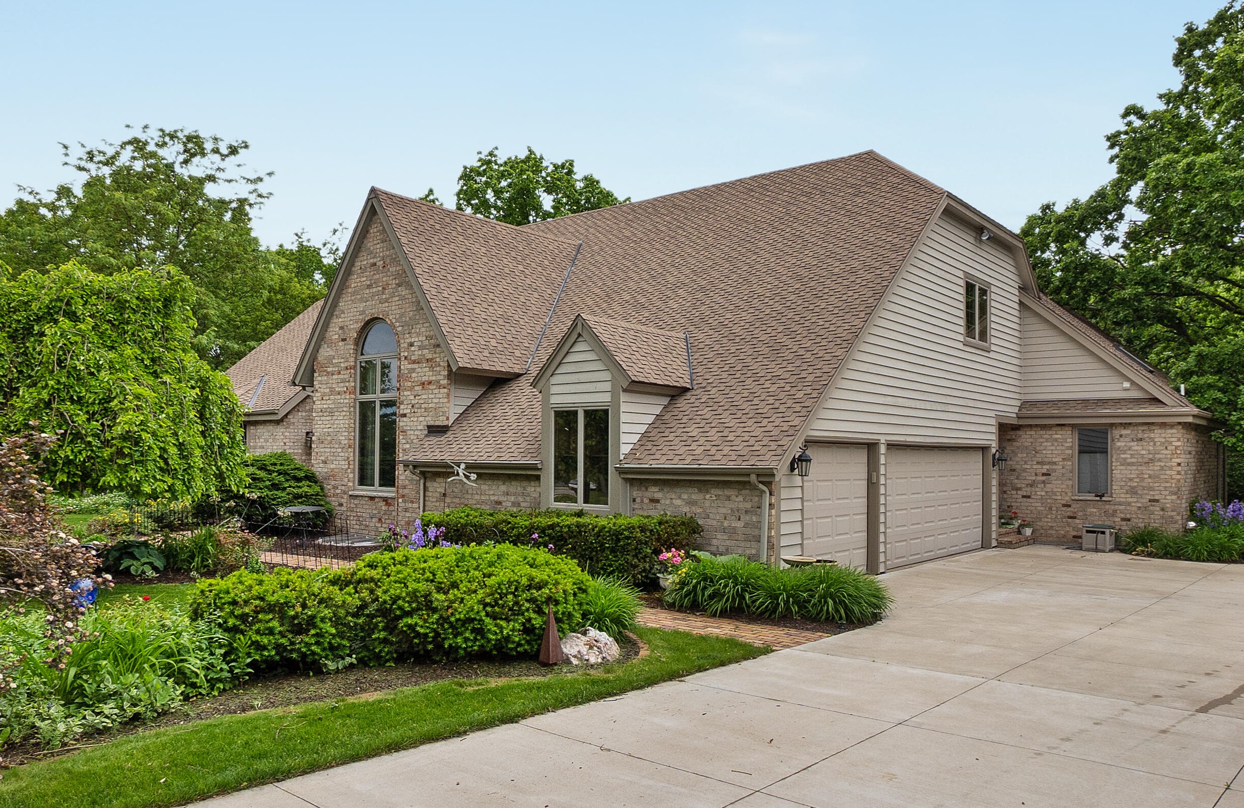 3122 Kisdon Hill Dr, Waukesha, WI 53188-3934