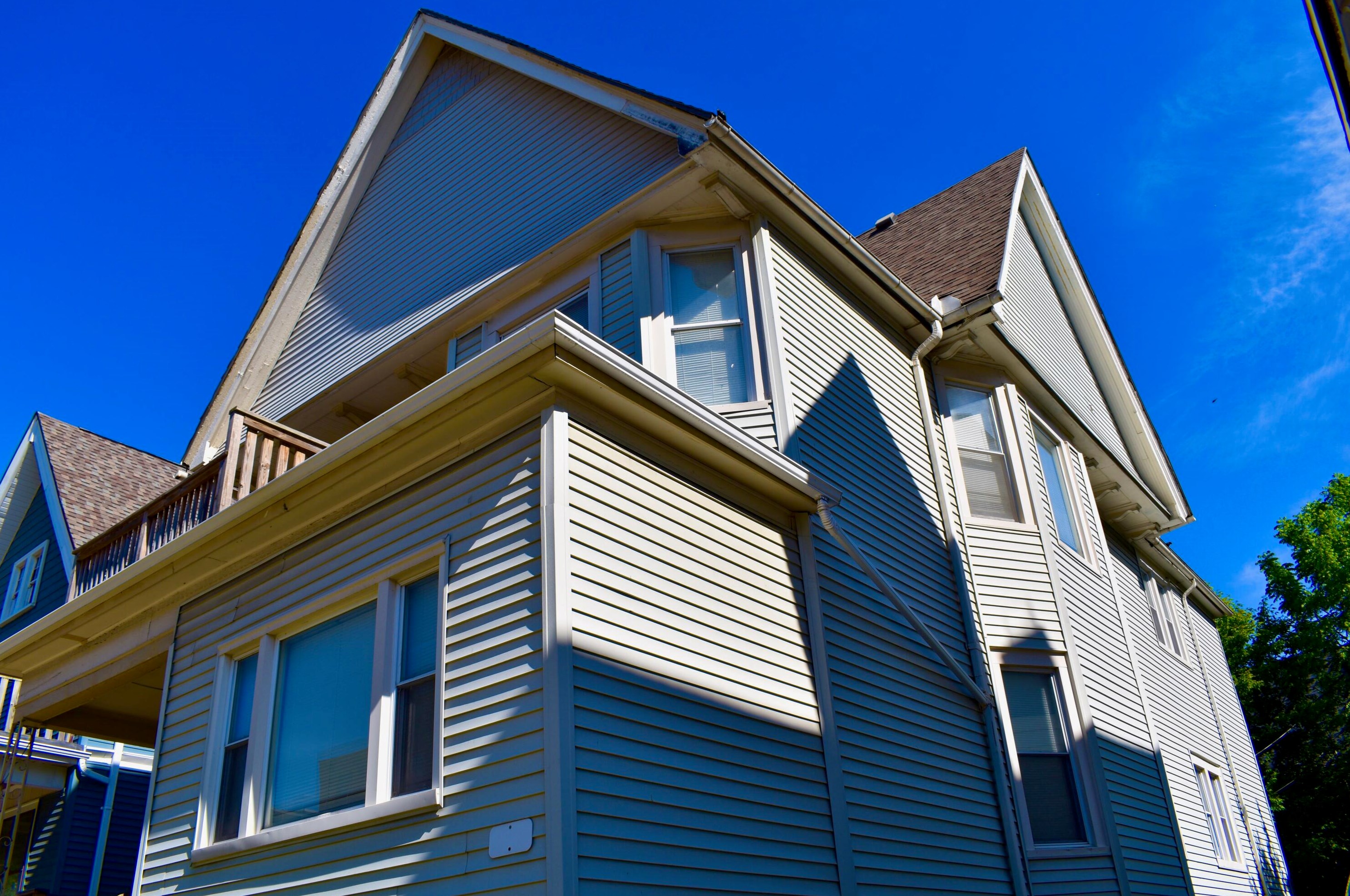 2106 State St, Milwaukee WI  53233-1125 exterior