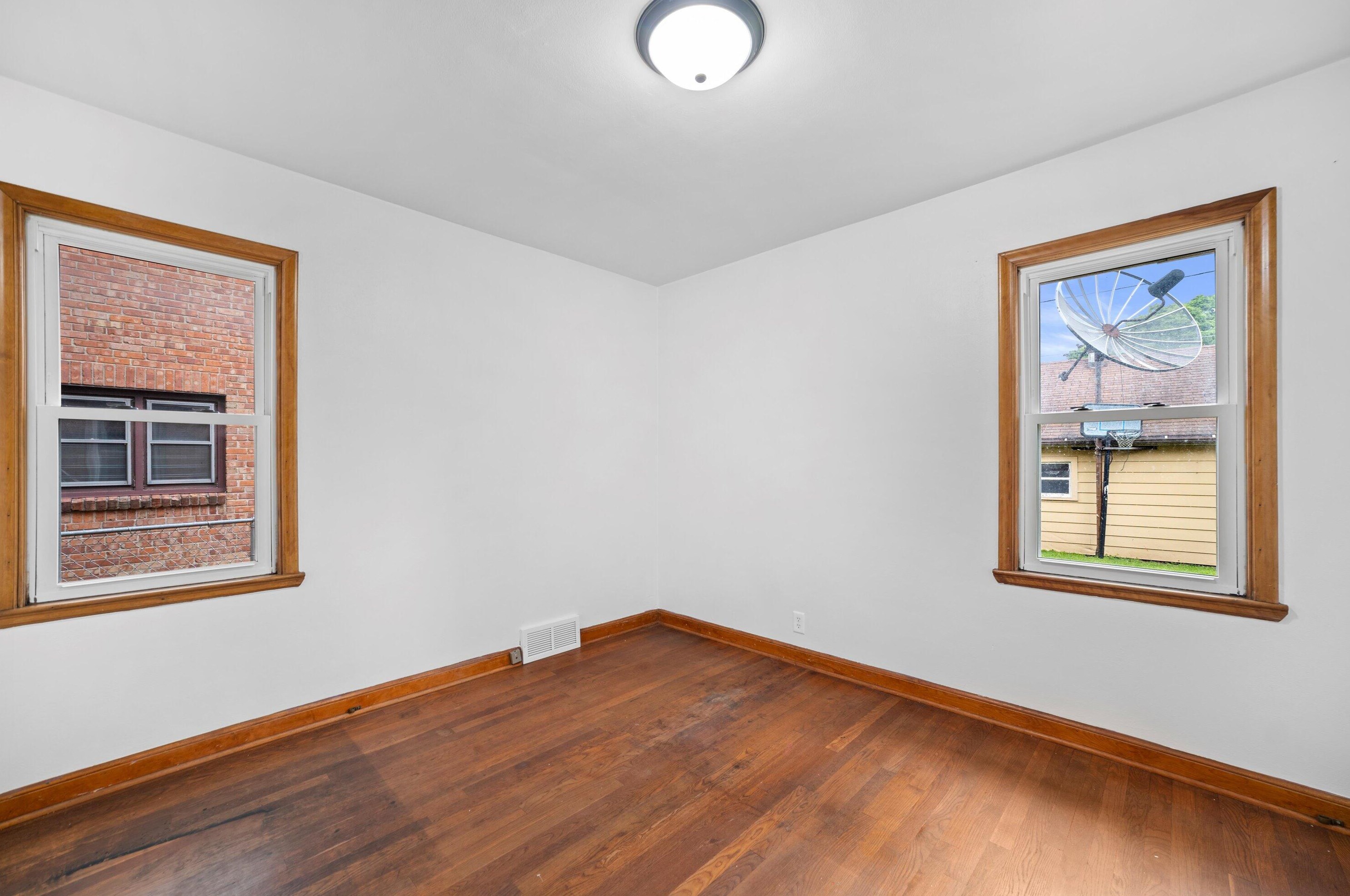 4912 66, Milwaukee WI 53218-4034 exterior