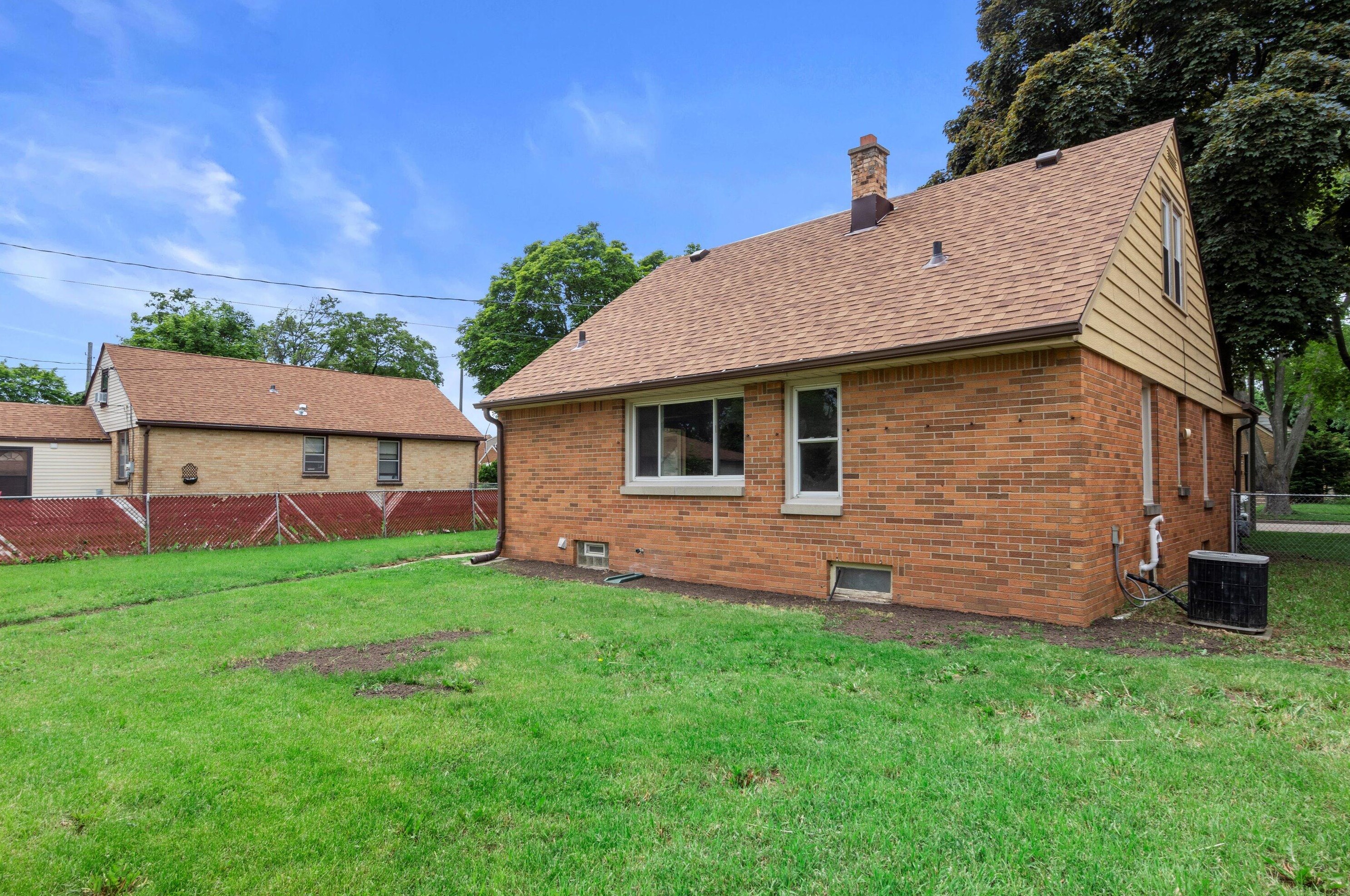 4912 66, Milwaukee WI 53218-4034 exterior