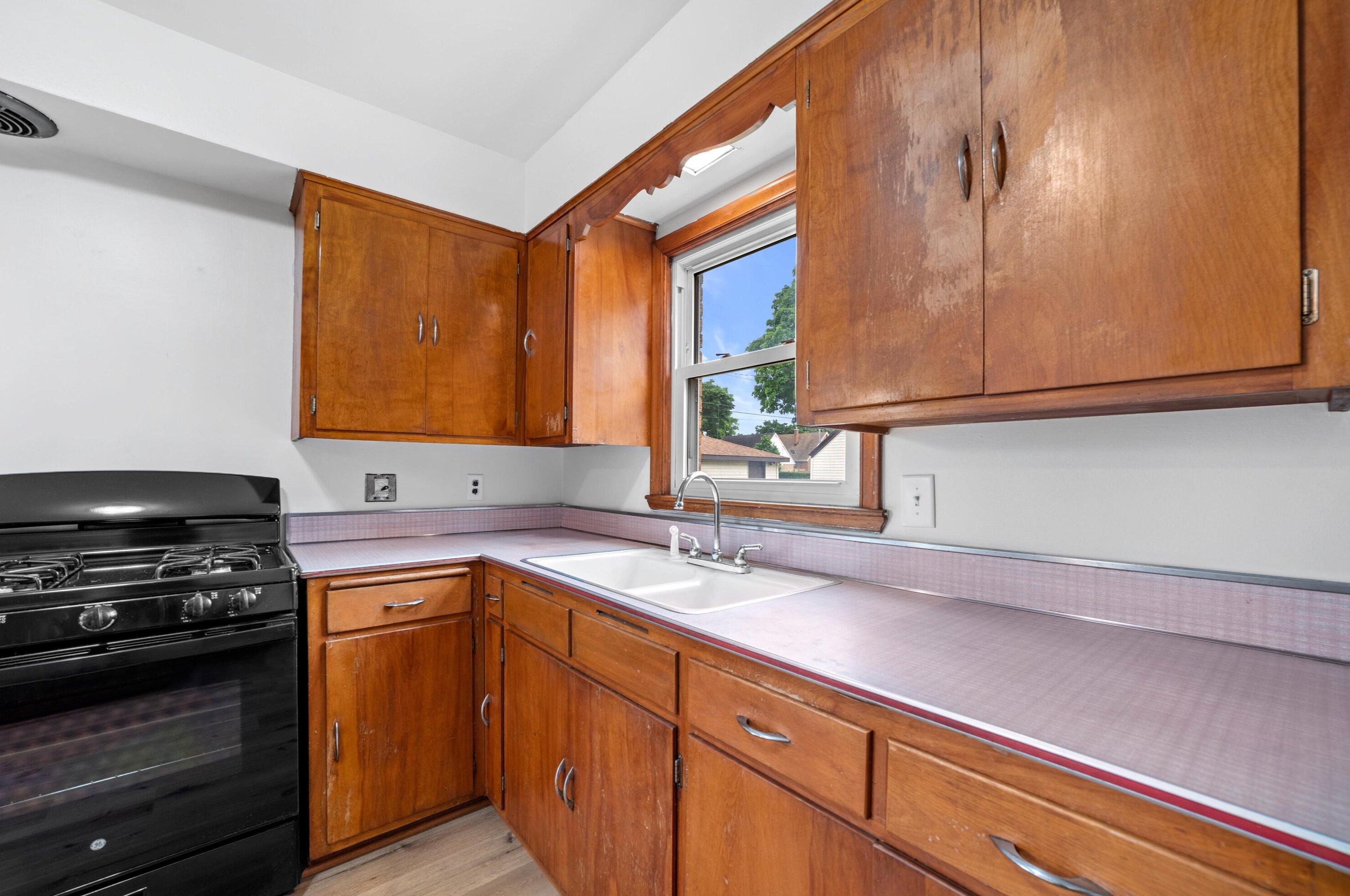 4912 66, Milwaukee WI 53218-4034 exterior