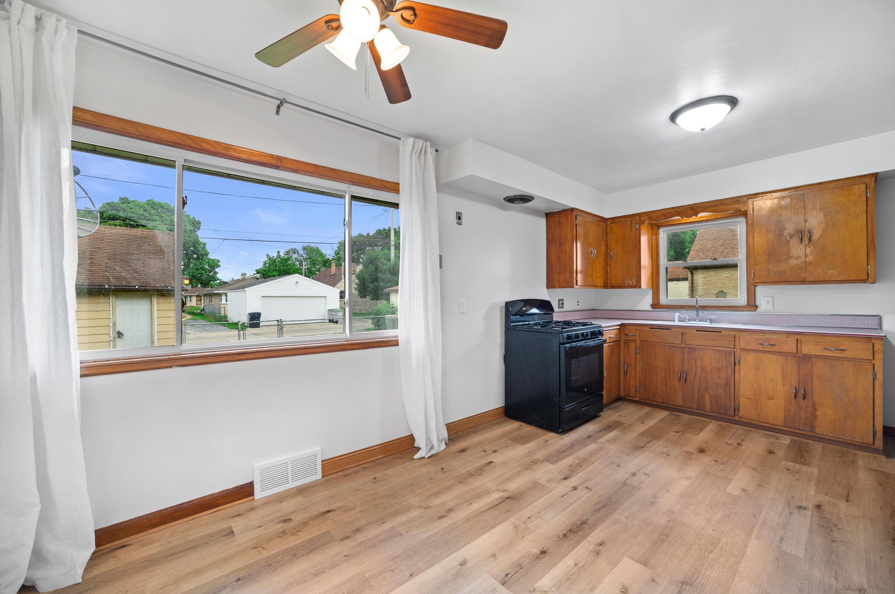 4912 66, Milwaukee WI 53218-4034 exterior