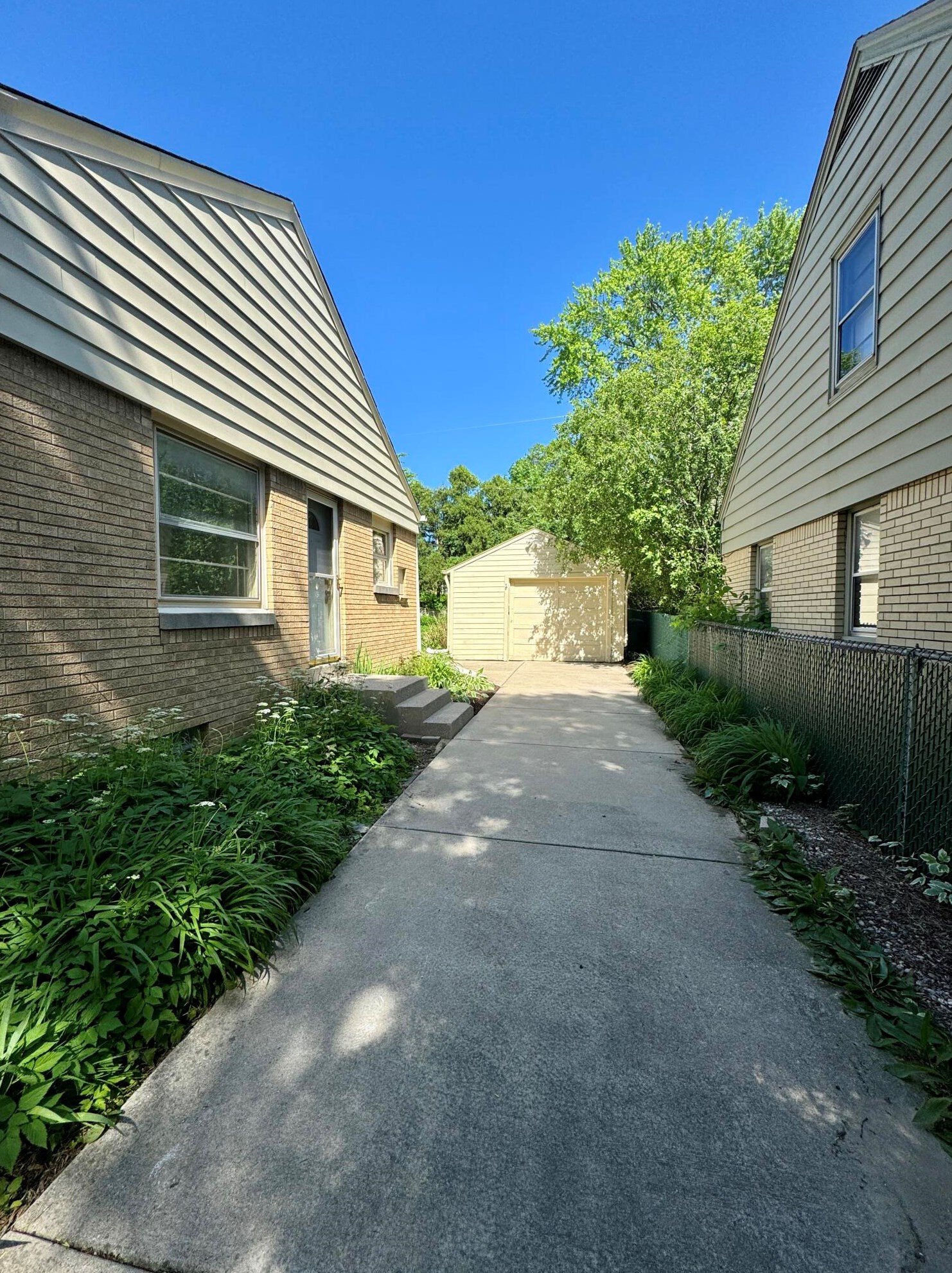 2652 86, Milwaukee WI 53222-4722 exterior