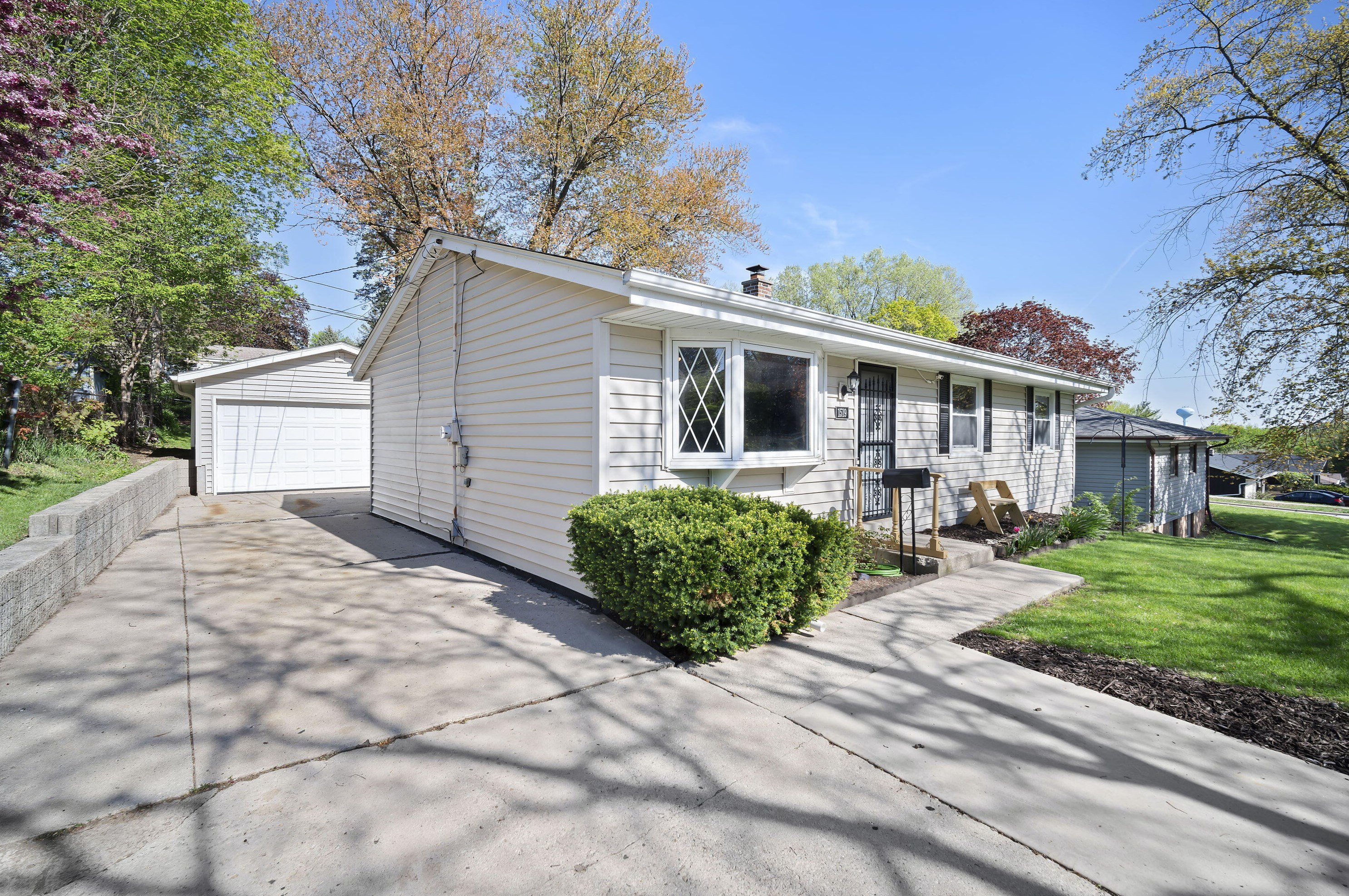 1519 N 12th Ave, West Bend, WI 53090