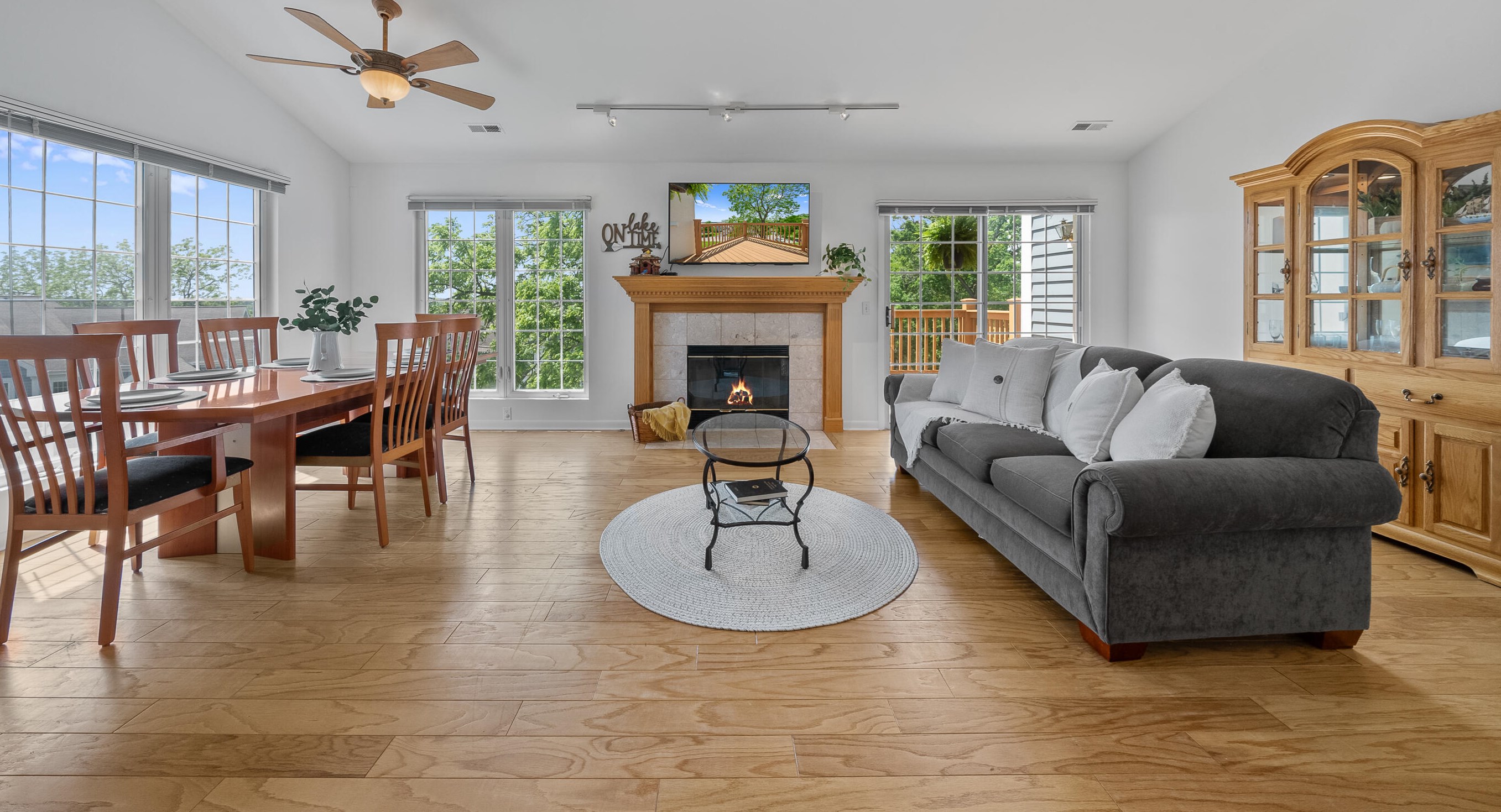 1073 Lakeland Dr, Lake Geneva, WI 53147-5017