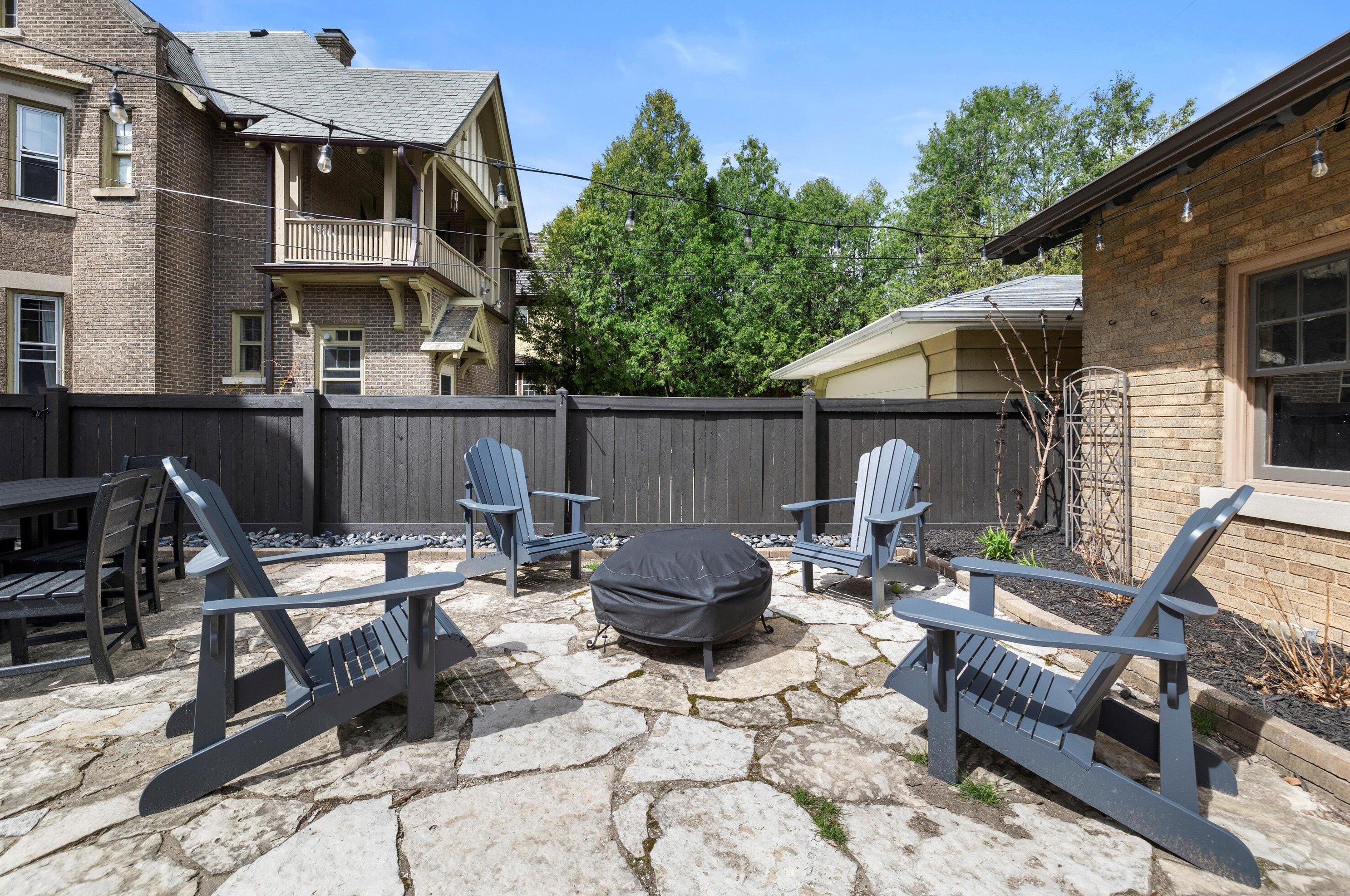 3004 Hackett Ave, Milwaukee WI 53211-3444 exterior