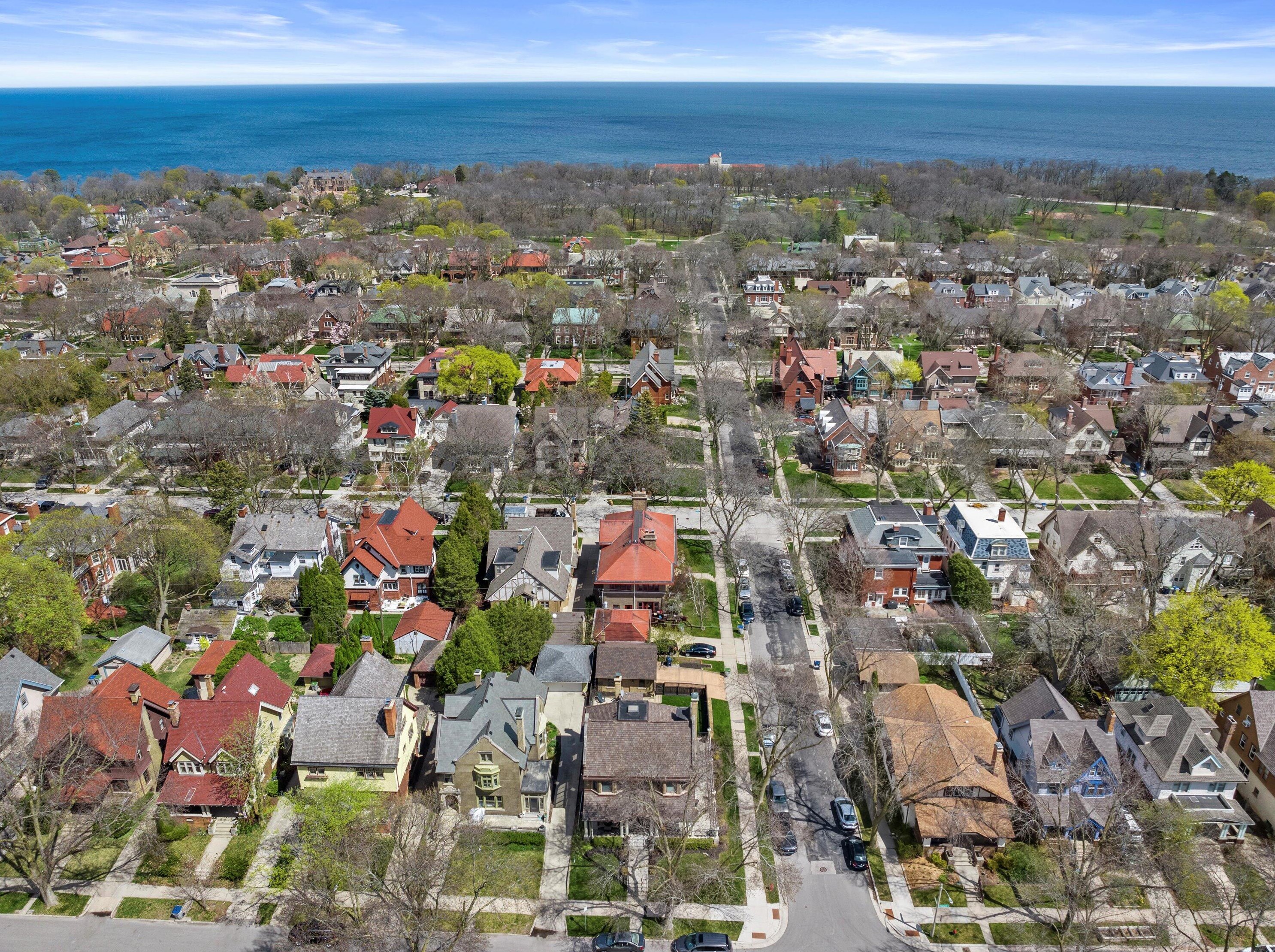 3004 Hackett Ave, Milwaukee WI 53211-3444 exterior