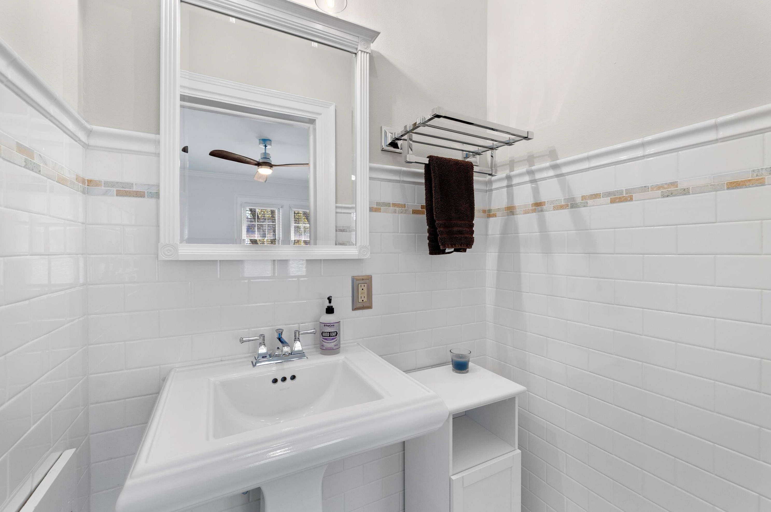 3004 Hackett Ave, Milwaukee WI 53211-3444 exterior