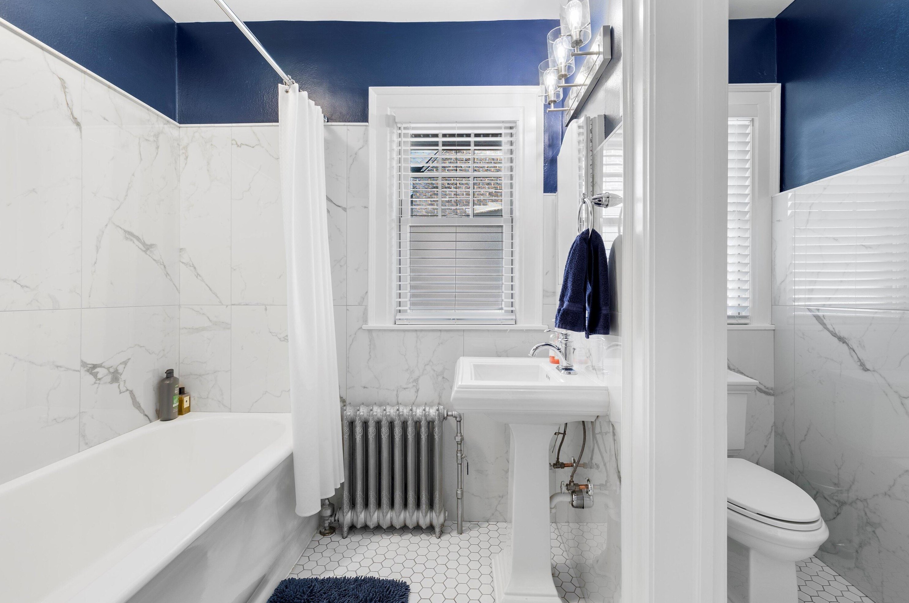 3004 Hackett Ave, Milwaukee WI 53211-3444 exterior